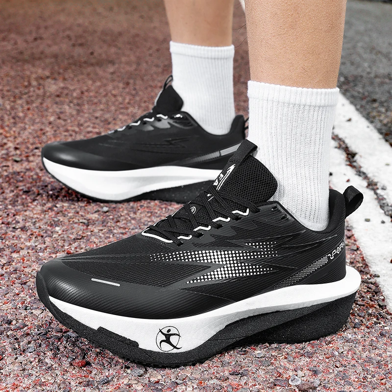 Carbon plate running shoes for men ultra-light shock-absorbing and breathable marathon racing student training sports shoes
Carbon plate running shoes for men ultra-light shock-absorbing and breathable marathon racing student training sports shoes