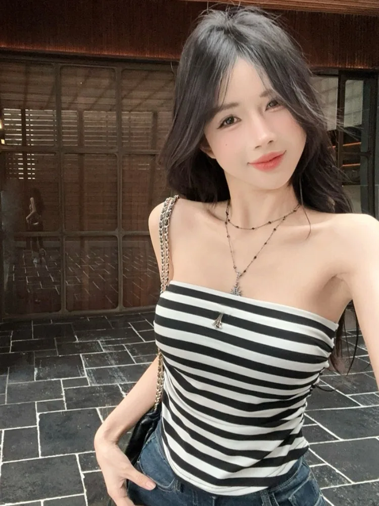 Sexy Spicy Stripe Tube Top Vest Women's Summer New One-Shoulder Slim Short Shirt with Chest Pad City Walk Linen Blend Tank Top
Sexy Spicy Stripe Tube Top Vest Women's Summer New One-Shoulder Slim Short Shirt with Chest Pad City Walk Linen Blend Tank Top