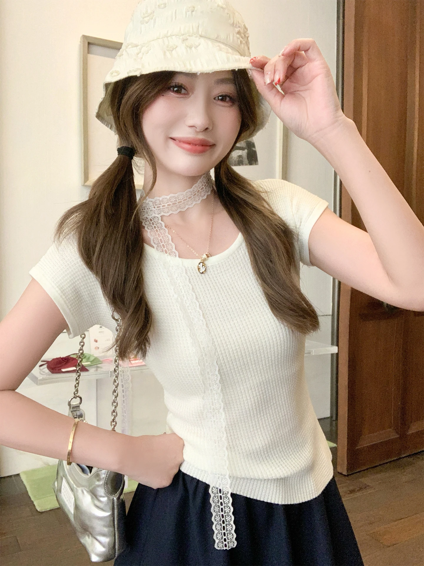 Новая женская летняя футболка Zeng Xiao Salt Korean Sle с коротким рукавом, тонкая, супермодная, вязаная, с квадратным вырезом, приталенная, размер M
Новая женская летняя футболка Zeng Xiao Salt Korean Sle с коротким рукавом, тонкая, супермодная, вязаная, с квадратным вырезом, приталенная, размер M