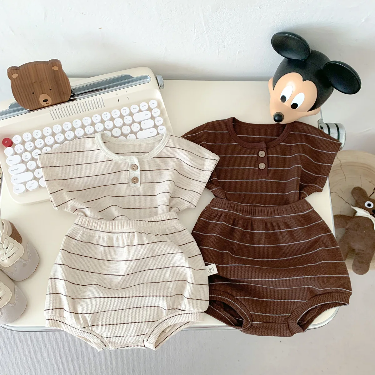 2025 Summer New Baby Boy Sleeveless Clothes Set Infant Girl Casual Striped Vest + Shorts 2pcs Suit Cotton Toddler Outfits
2025 Summer New Baby Boy Sleeveless Clothes Set Infant Girl Casual Striped Vest + Shorts 2pcs Suit Cotton Toddler Outfits