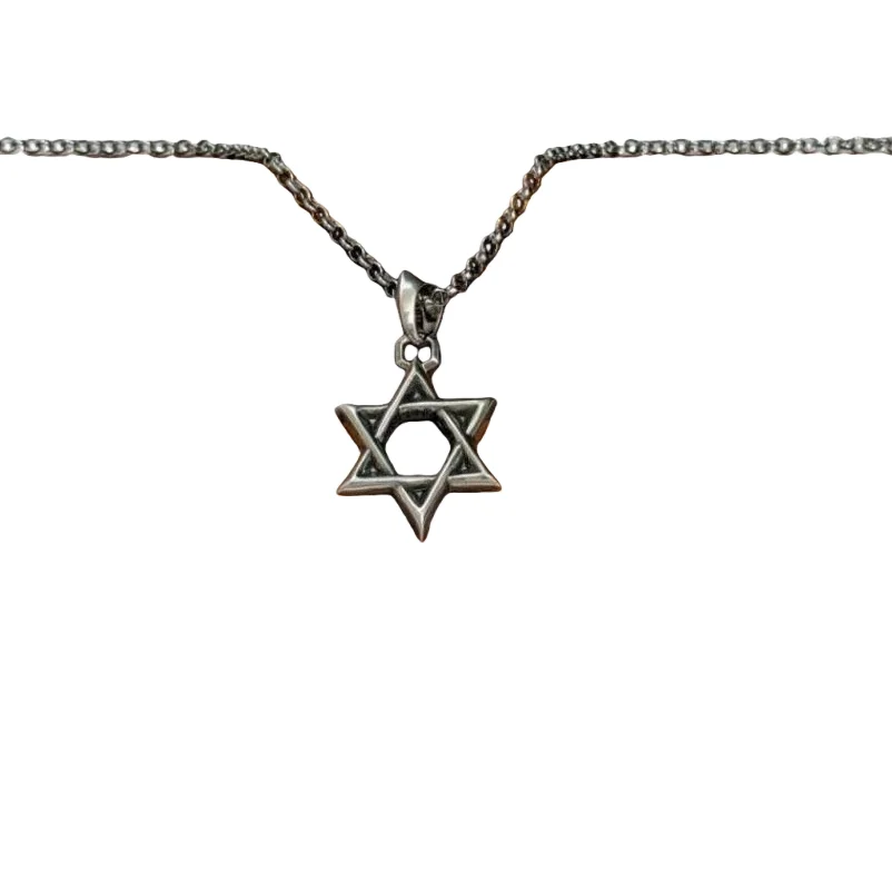 Винтажное серебряное ожерелье с подвеской в виде звезды Давида — массивные ювелирные изделия в темном готическом стиле
Винтажное серебряное ожерелье с подвеской в виде звезды Давида — массивные ювелирные изделия в темном готическом стиле