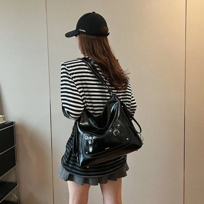 Fashionable Punk Motorcycle Shoulder Bag 2024 Niche Design New Large Capacity Tote Bag Versatile Crossbody Bags for Women Gift
Fashionable Punk Motorcycle Shoulder Bag 2024 Niche Design New Large Capacity Tote Bag Versatile Crossbody Bags for Women Gift