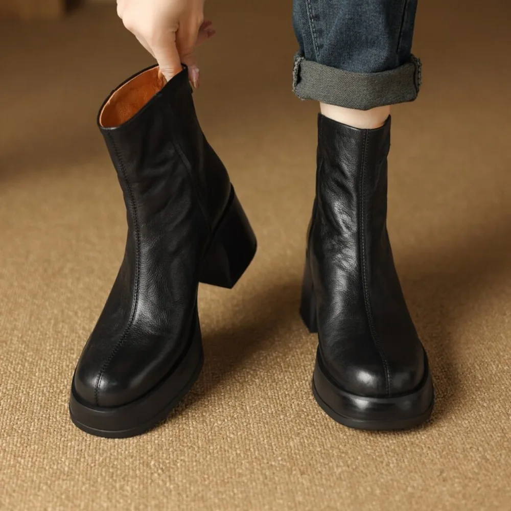 2025 New Women Versatile Leather Boots Fashion Antislip High Heels Female Casual Comfortable Boot External Wear Trendy Shoes
2025 New Women Versatile Leather Boots Fashion Antislip High Heels Female Casual Comfortable Boot External Wear Trendy Shoes