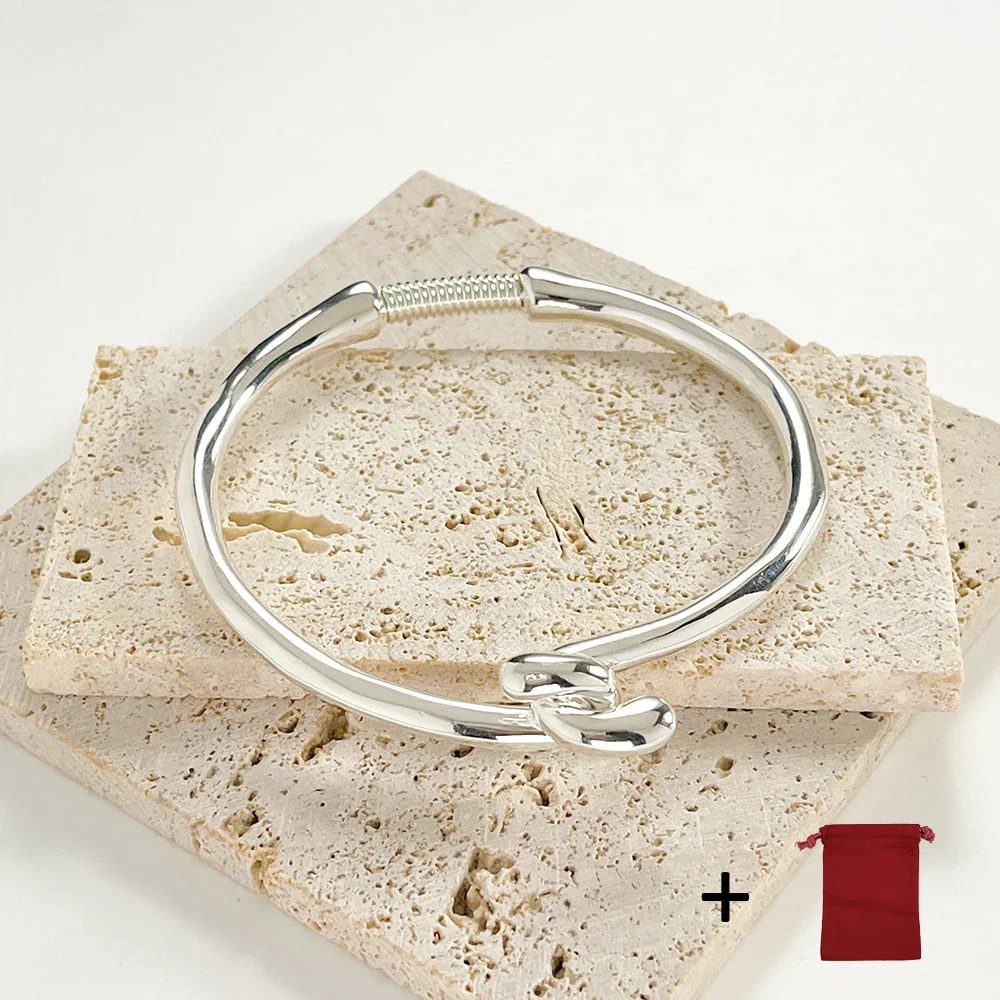 Exquisite lock open bracelet, Spanish jewelry gift, hot sale, high quality, exquisite fashion, free delivery,
Exquisite lock open bracelet, Spanish jewelry gift, hot sale, high quality, exquisite fashion, free delivery,