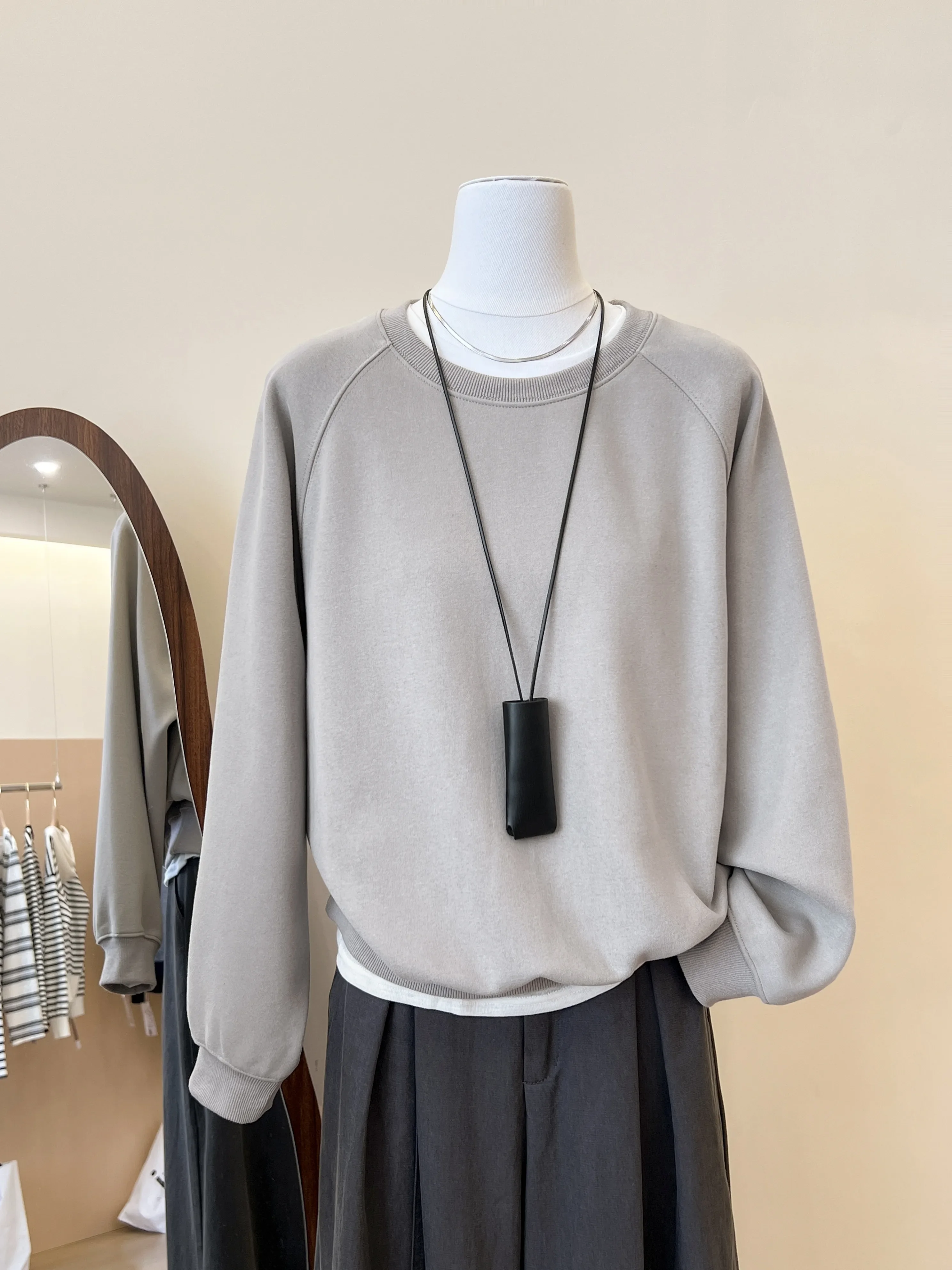 Модный и стильный женский топ с круглым вырезом, осенне-зимний маленький корейский вариант, повседневный стиль, пуловер с круглым вырезом
Модный и стильный женский топ с круглым вырезом, осенне-зимний маленький корейский вариант, повседневный стиль, пуловер с круглым вырезом