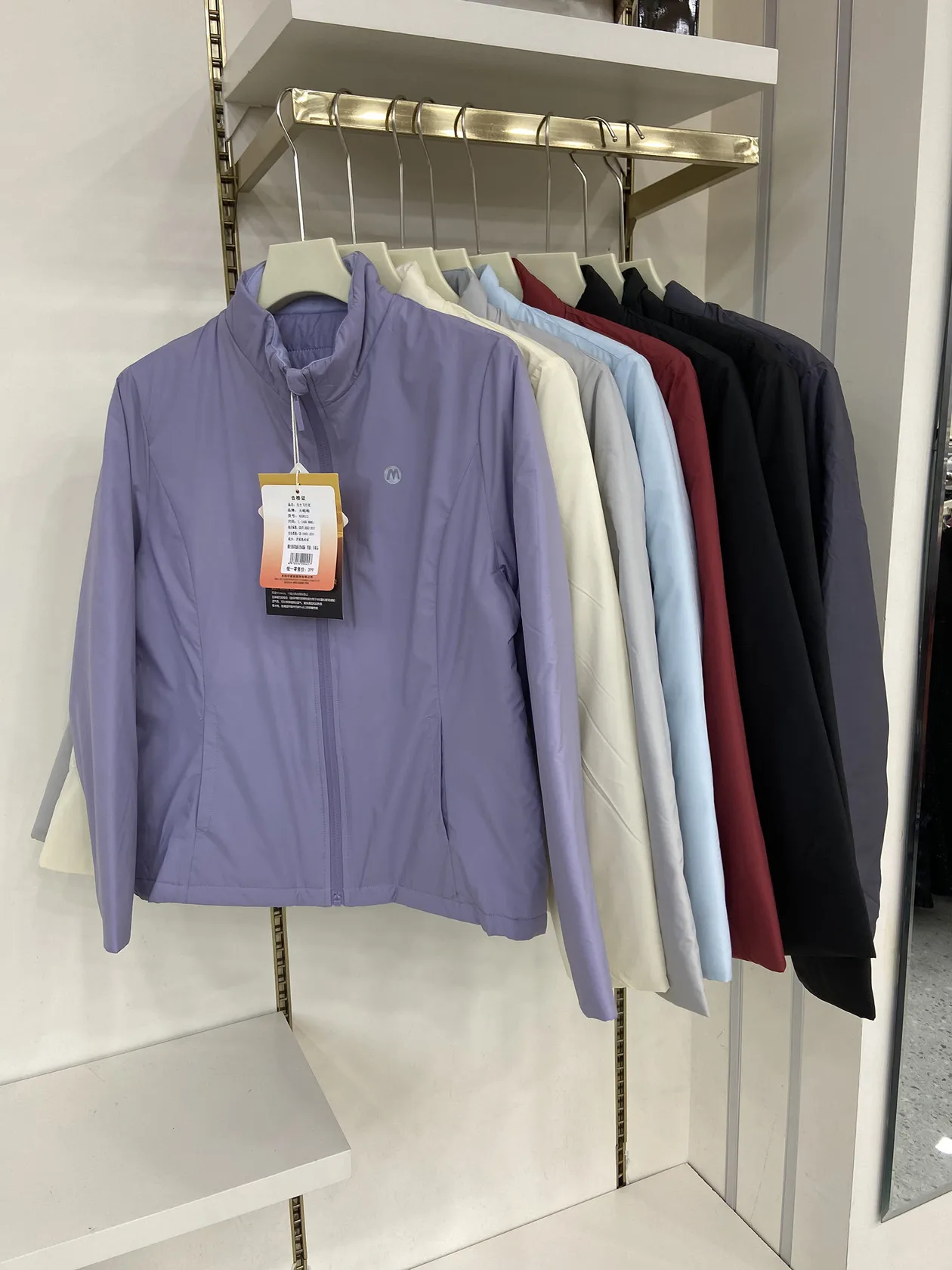 Утепленная осенне-зимняя женская модная повседневная куртка с воротником из хлопка, теплая, ветрозащитная, приталенная, на молнии, короткий рукав
Утепленная осенне-зимняя женская модная повседневная куртка с воротником из хлопка, теплая, ветрозащитная, приталенная, на молнии, короткий рукав