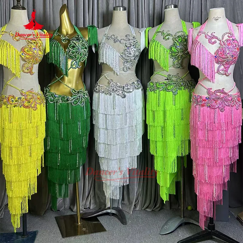 Костюм для выступлений Dancer's Vitality Egypt Tabla: Роскошный комплект для сольного исполнения на барабане для восточных танцев с камнями AB и бахромой, одежда для соревнований, на заказ
Костюм для выступлений Dancer's Vitality Egypt Tabla: Роскошный комплект для сольного исполнения на барабане для восточных танцев с камнями AB и бахромой, одежда для соревнований, на заказ