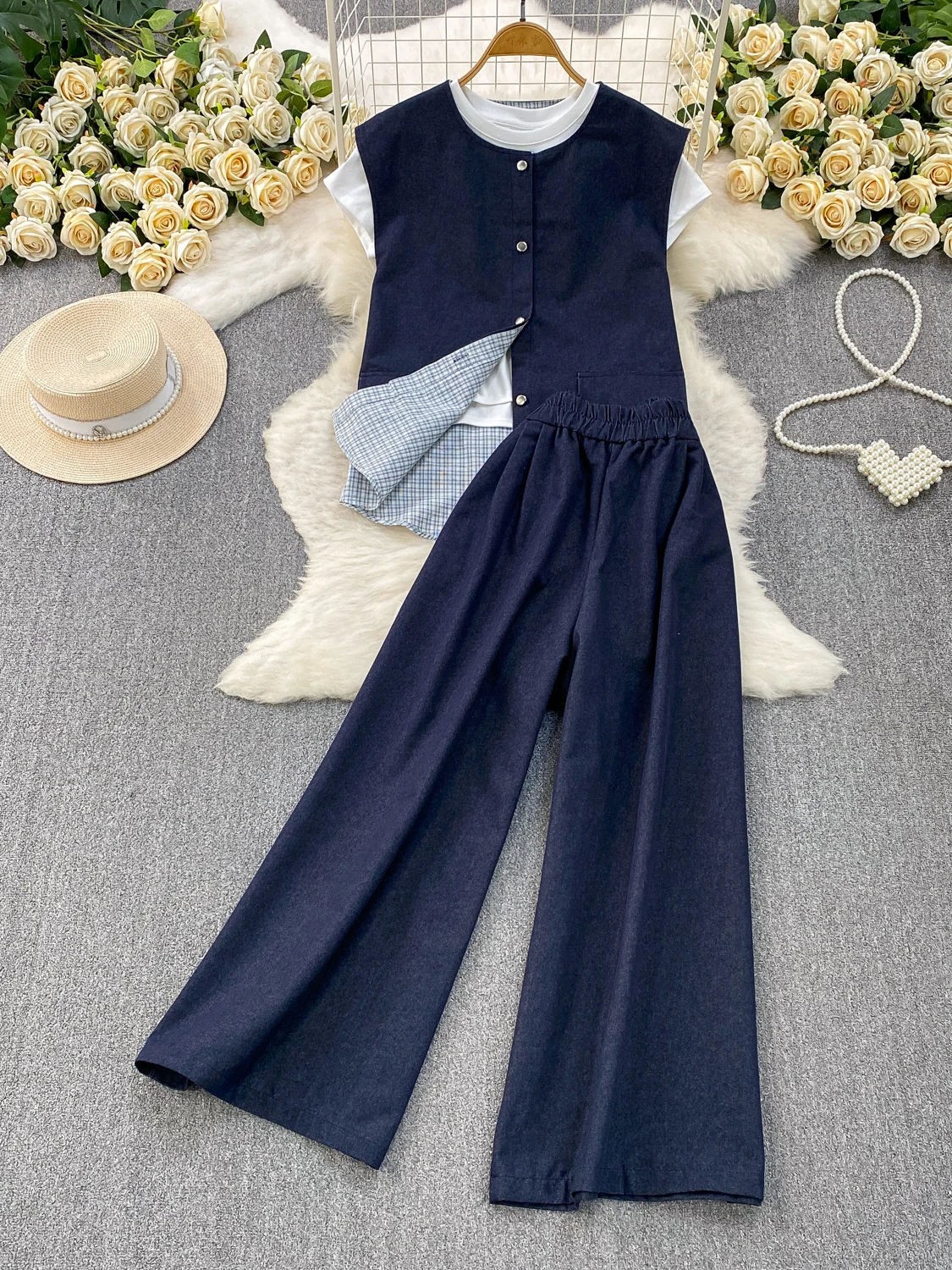 Korean Fashion Plaid Patchwork Vest Layered Loose Simple T-shirt Top Elegant High-End Feeling Three-piece Set Long Pants
Korean Fashion Plaid Patchwork Vest Layered Loose Simple T-shirt Top Elegant High-End Feeling Three-piece Set Long Pants