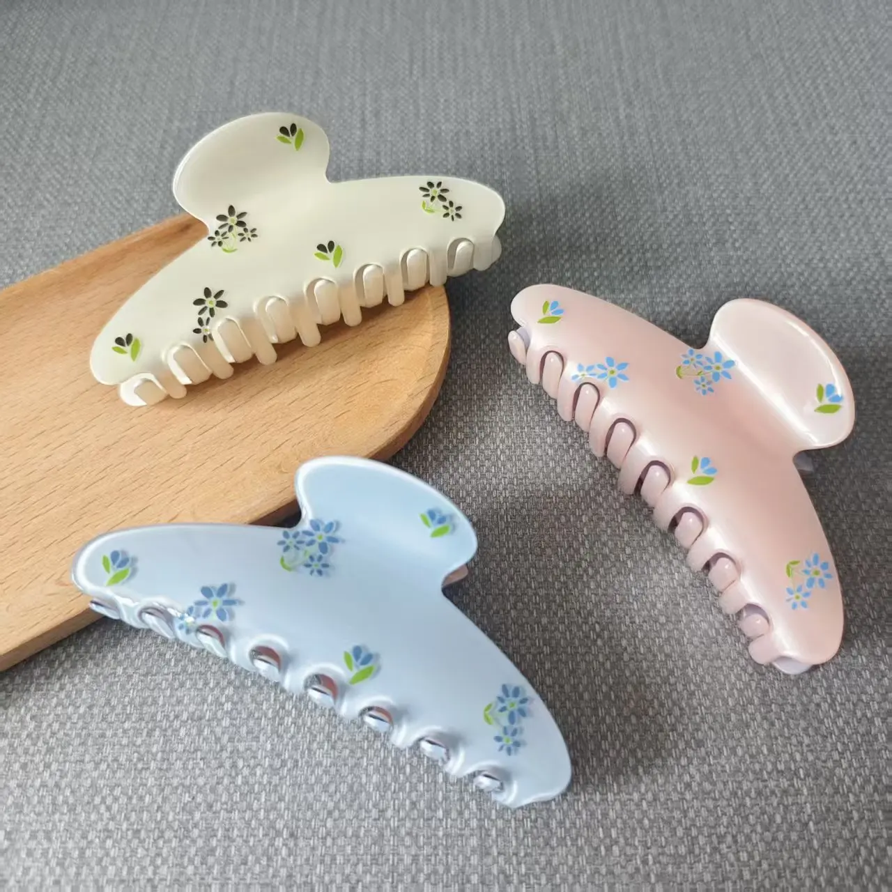 DuoShang 10.6CM Large Flower Series Hair Claw Acetate Claw Clips Summer Trendy Hair Clips Ins Hair Accessories for Women Girls
DuoShang 10.6CM Large Flower Series Hair Claw Acetate Claw Clips Summer Trendy Hair Clips Ins Hair Accessories for Women Girls