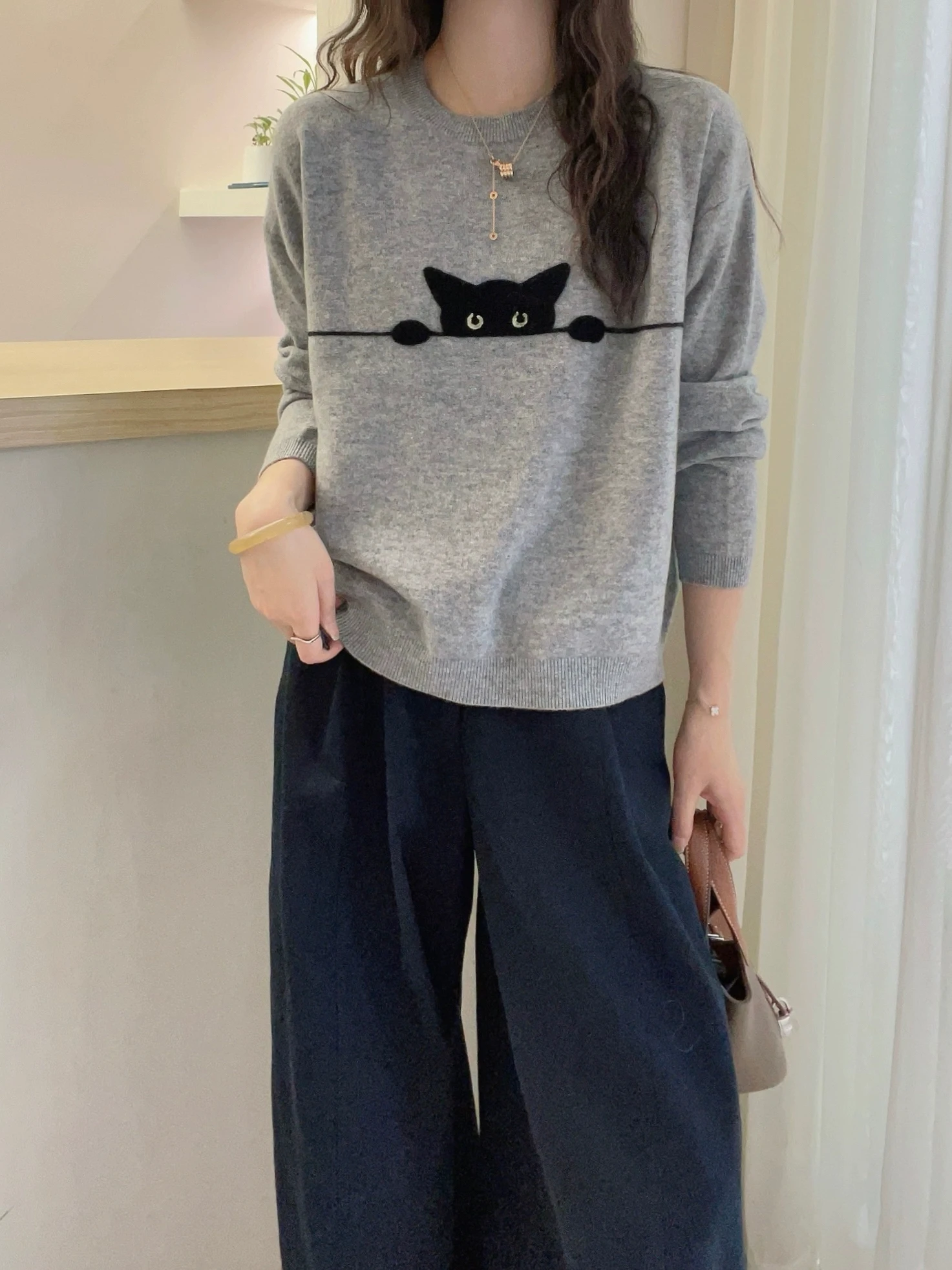 Женский свободный вязаный свитер из смесовой шерсти с круглым вырезом и вышивкой, осенне-весенний, модный, для повседневной носки, с длинными рукавами
Женский свободный вязаный свитер из смесовой шерсти с круглым вырезом и вышивкой, осенне-весенний, модный, для повседневной носки, с длинными рукавами