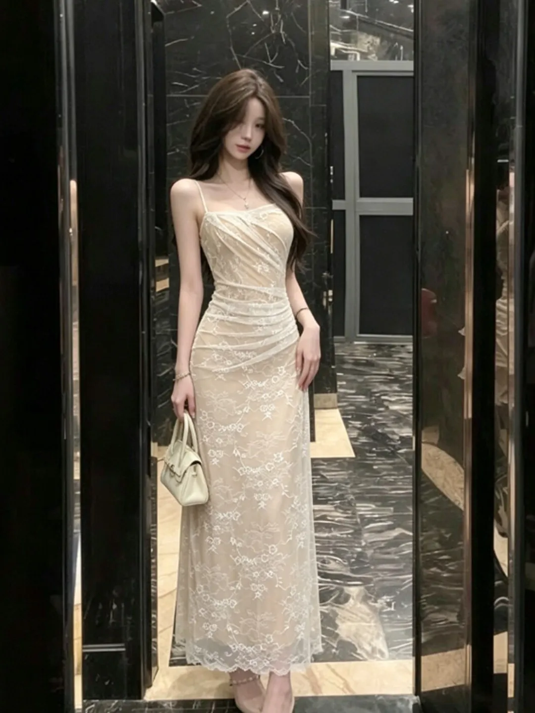 Elegant Sister Style Belted Slim Fit Long Strapless Dress Summer 2026 City Commute Street Fashion Church Date City Walk Beach
Elegant Sister Style Belted Slim Fit Long Strapless Dress Summer 2026 City Commute Street Fashion Church Date City Walk Beach