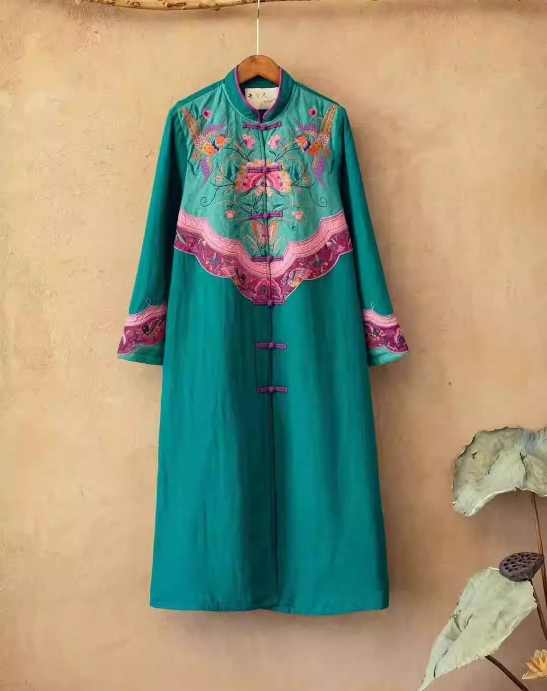 Top long coat winter for women Chinese style 100% linen embroidery cotton-padded jacket Green Stand collar buckle quilted jacket
Top long coat winter for women Chinese style 100% linen embroidery cotton-padded jacket Green Stand collar buckle quilted jacket