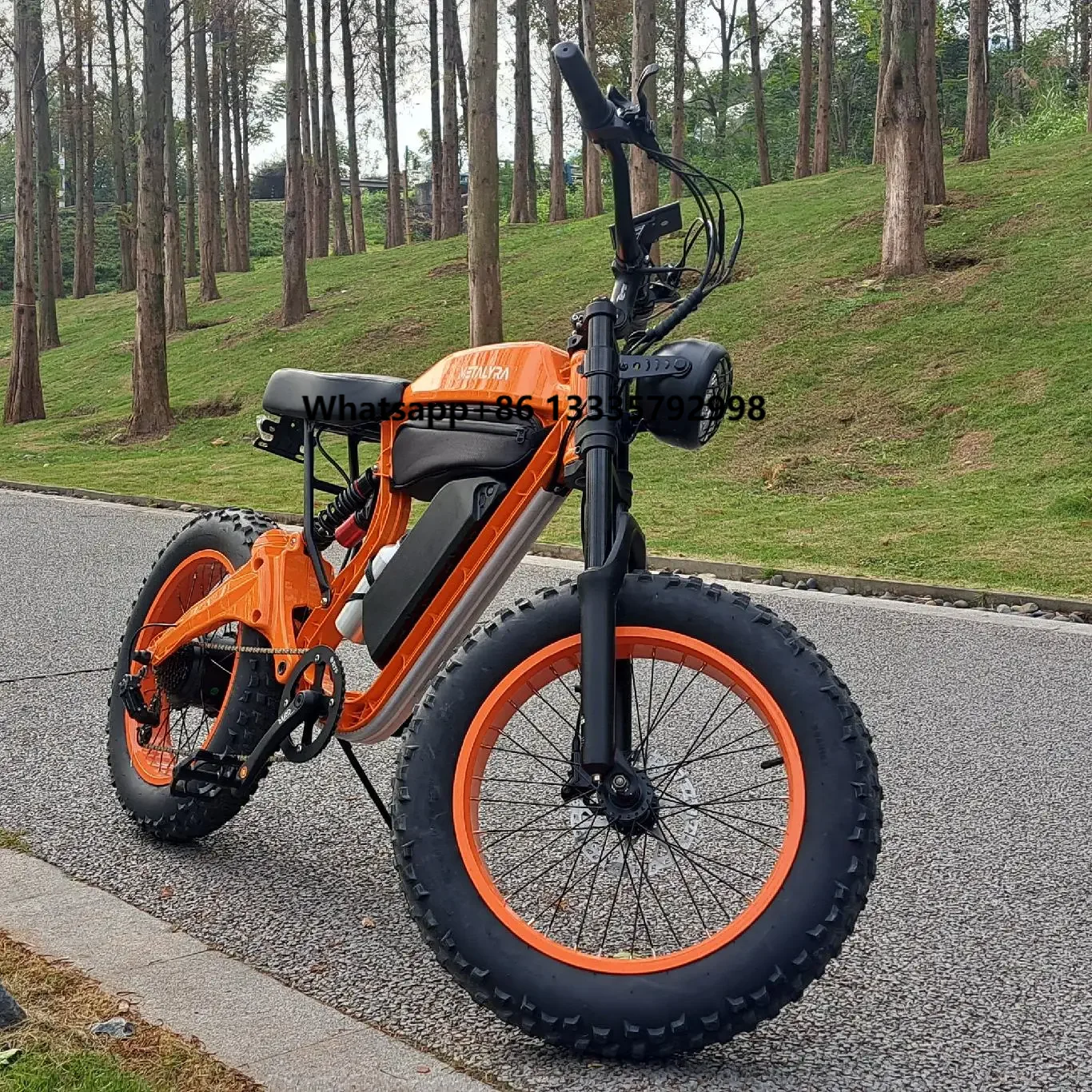 2023 New Carbon Fiber 27.5Inch Fat Tire Electric Bike 48V 750w 1000W Electric Mountain Bike Bicycle Electric Bicycle
2023 New Carbon Fiber 27.5Inch Fat Tire Electric Bike 48V 750w 1000W Electric Mountain Bike Bicycle Electric Bicycle
