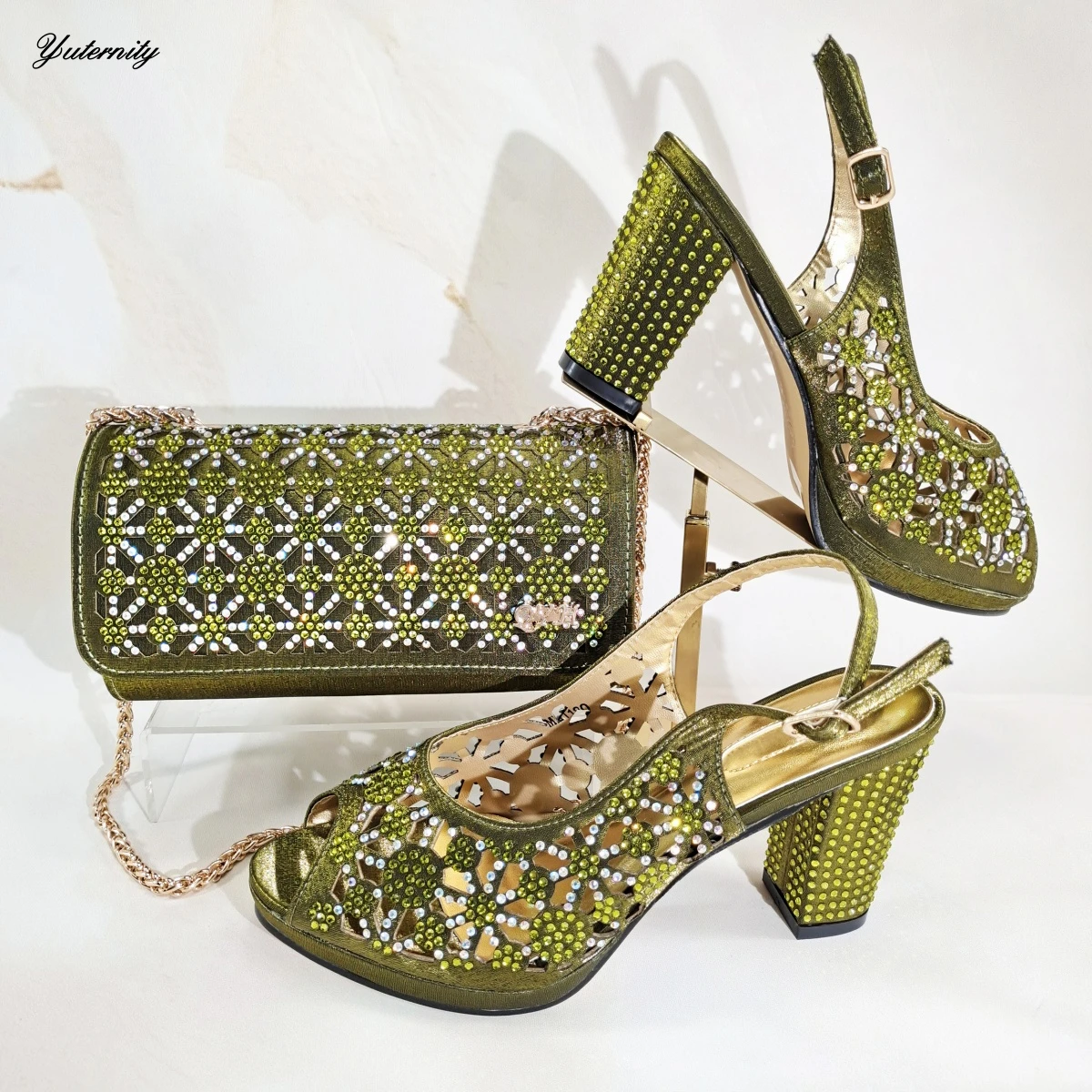 Итальянский дизайн, модные женские сандалии и комплект сумок, летняя элегантная обувь и кошелек для свадьбы, большой размер 38-43
Итальянский дизайн, модные женские сандалии и комплект сумок, летняя элегантная обувь и кошелек для свадьбы, большой размер 38-43