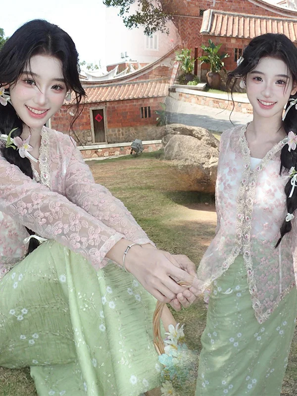 New Ethnic Dai Floral Hairpin Photography Costume Set And Clean Style Small Lady Fashionable Traditional Chinese Clothing
New Ethnic Dai Floral Hairpin Photography Costume Set And Clean Style Small Lady Fashionable Traditional Chinese Clothing