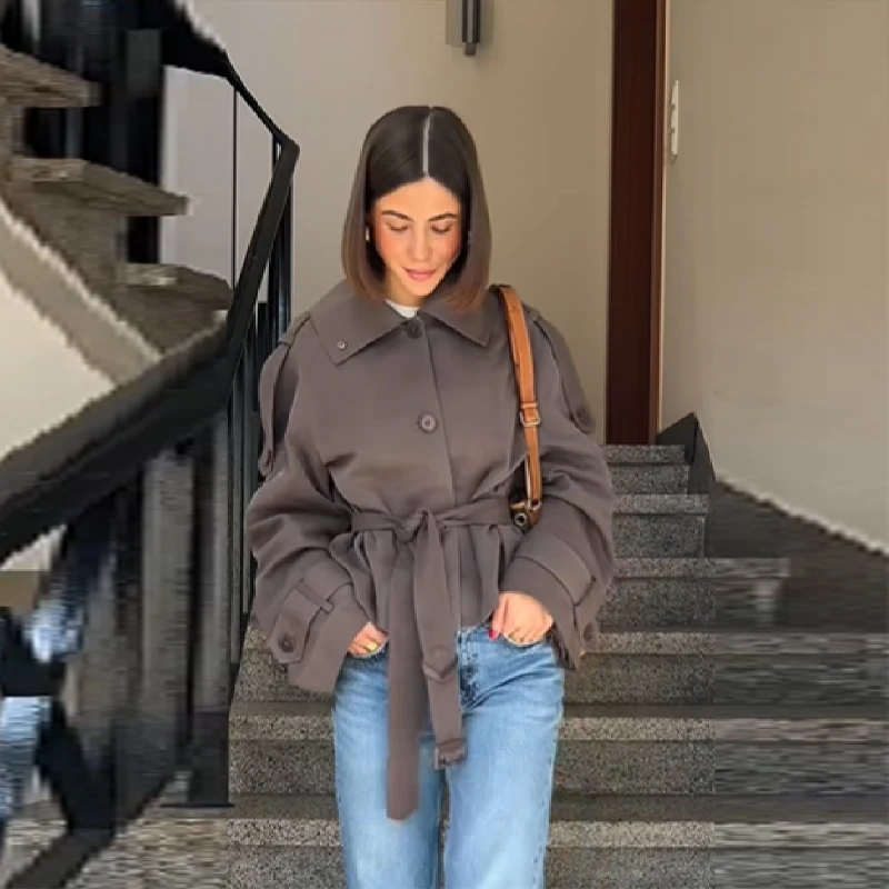 Облегающая короткая ветровка в стиле ретро, женская модная куртка с воротником-стойкой и пуговицами с поясом, осень 2021, Y2k, уличная одежда для отдыха
Облегающая короткая ветровка в стиле ретро, женская модная куртка с воротником-стойкой и пуговицами с поясом, осень 2021, Y2k, уличная одежда для отдыха