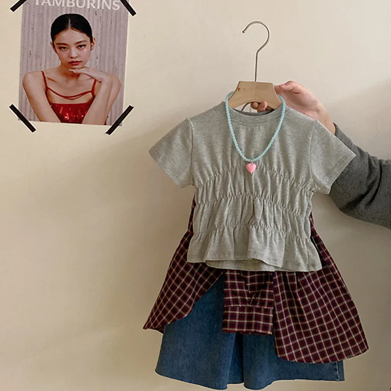 Girls' summer new Korean style short sleeved T-shirt fashionable plaid fart curtain denim shorts two-piece set
Girls' summer new Korean style short sleeved T-shirt fashionable plaid fart curtain denim shorts two-piece set