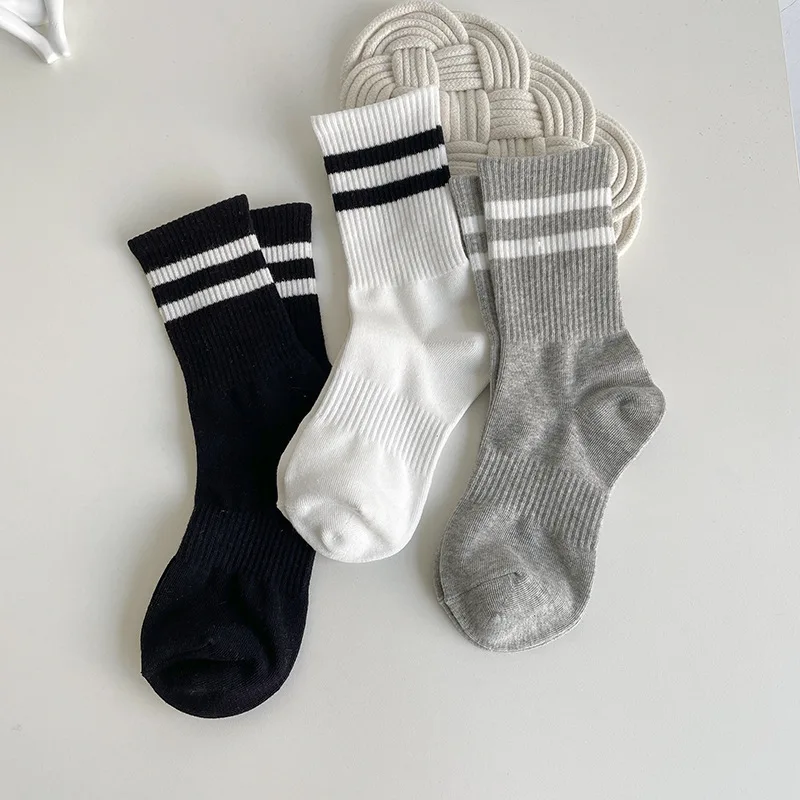 Miosam Fashion 200N custom logo socks Striped cotton ankle socks casual socks soft yoga hosiery crew socks black sports socks
Miosam Fashion 200N custom logo socks Striped cotton ankle socks casual socks soft yoga hosiery crew socks black sports socks