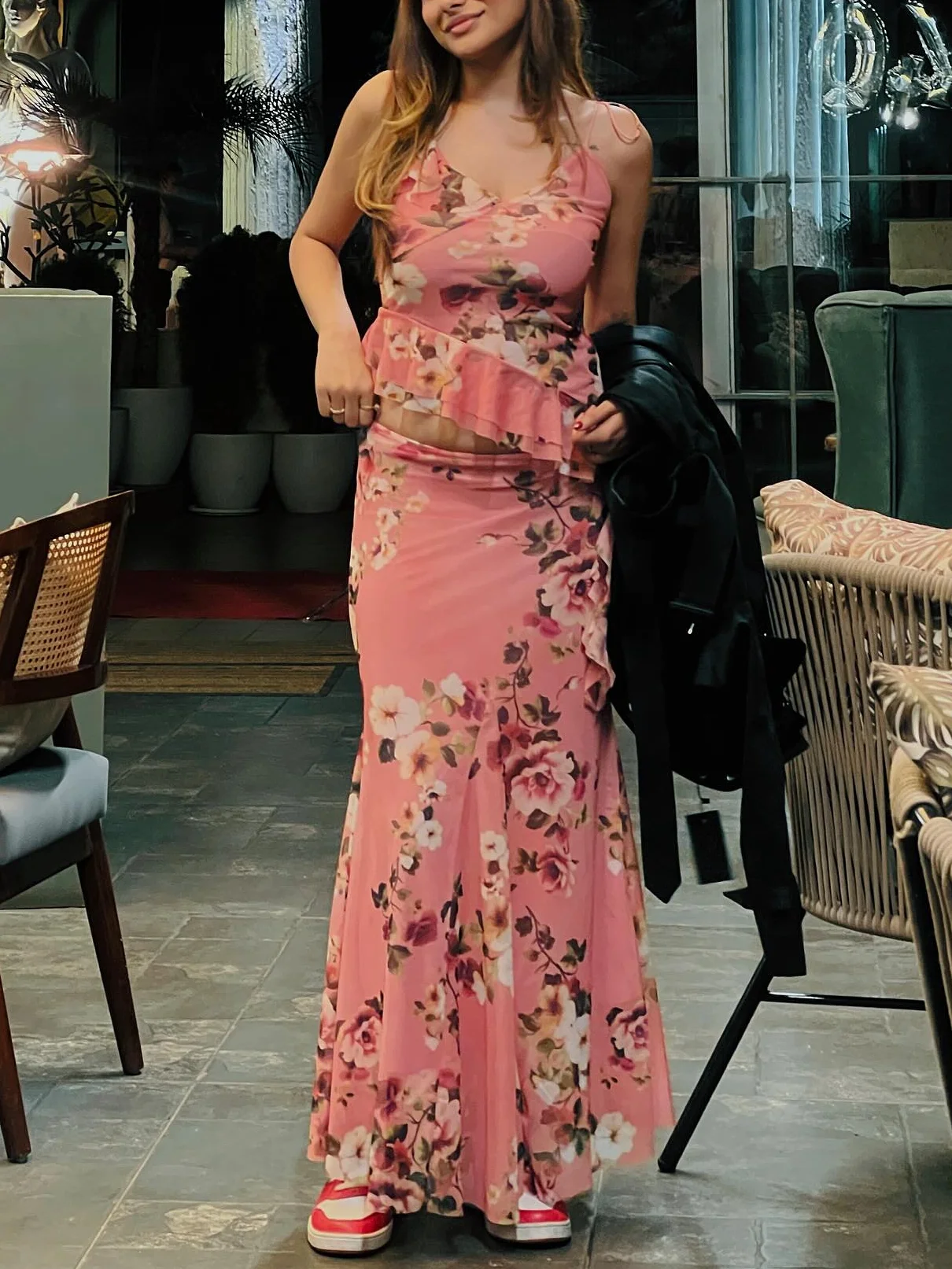 Elegant Women Sets Printed Ruched Long Skirts Set 2025 New Fashion Sexy V-neck Short Strap Tops Sets For Women 2 Pieces
Elegant Women Sets Printed Ruched Long Skirts Set 2025 New Fashion Sexy V-neck Short Strap Tops Sets For Women 2 Pieces