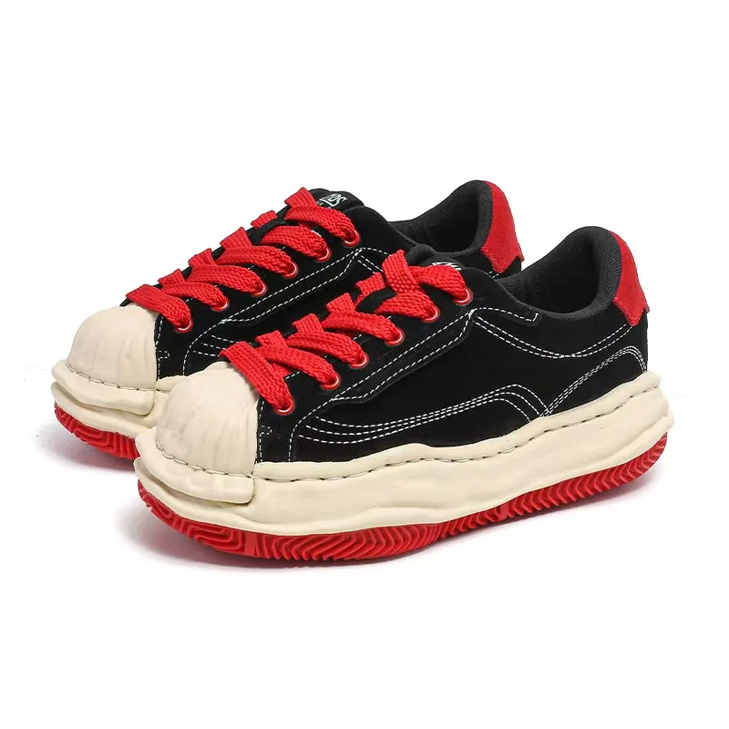 Модные кроссовки черно-красные в ретро-стиле на платформе с массивным носком, трендовые кроссовки на толстой подошве
Модные кроссовки черно-красные в ретро-стиле на платформе с массивным носком, трендовые кроссовки на толстой подошве