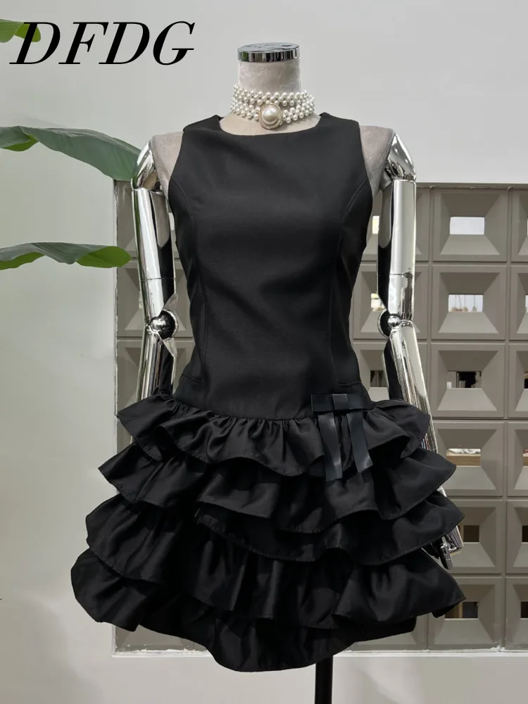 DFDG 2025 SS Women’s Slimming Peplum Dress Minimalist Sleeveless Vest Gown Unique Black Designer Spring Summer Chic Dress
DFDG 2025 SS Women’s Slimming Peplum Dress Minimalist Sleeveless Vest Gown Unique Black Designer Spring Summer Chic Dress