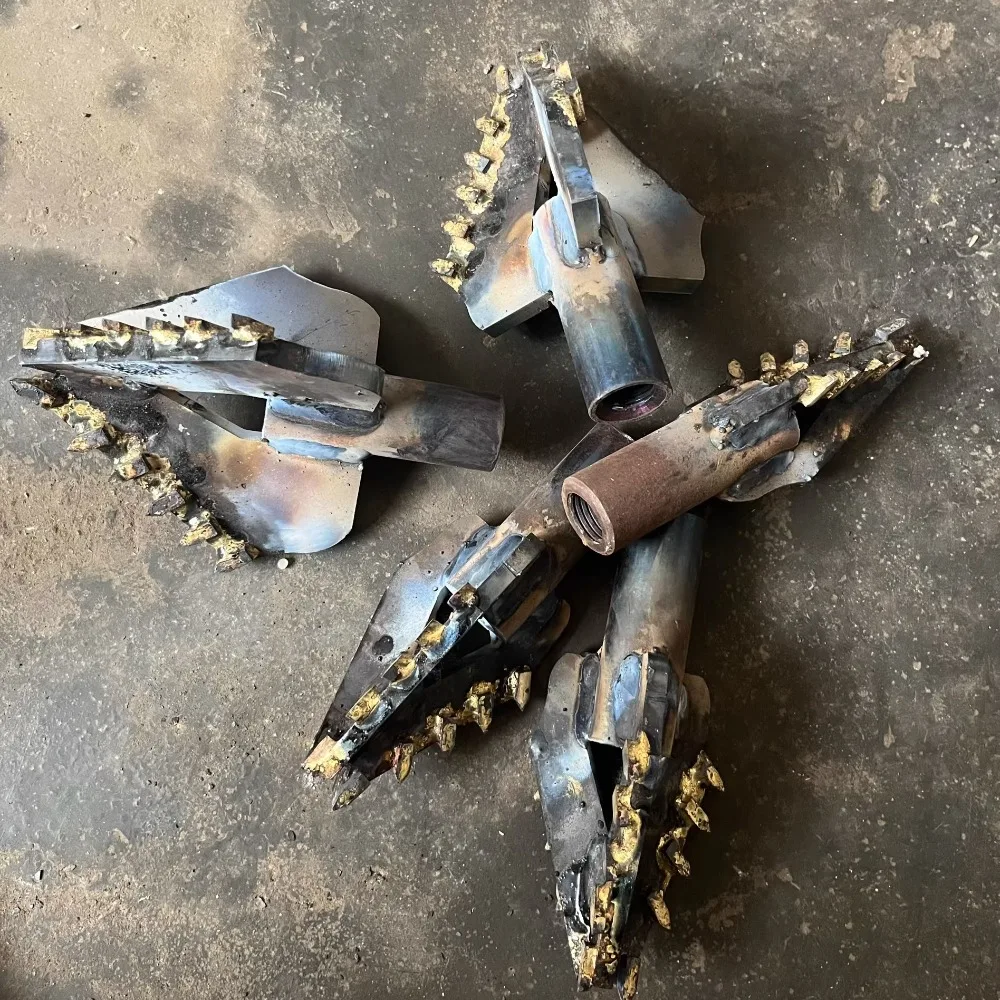 Household Water-cooled Drilling Rigs with Three-wing Carbide Drill Bits Can Quickly Drill Into The Soil.
Household Water-cooled Drilling Rigs with Three-wing Carbide Drill Bits Can Quickly Drill Into The Soil.