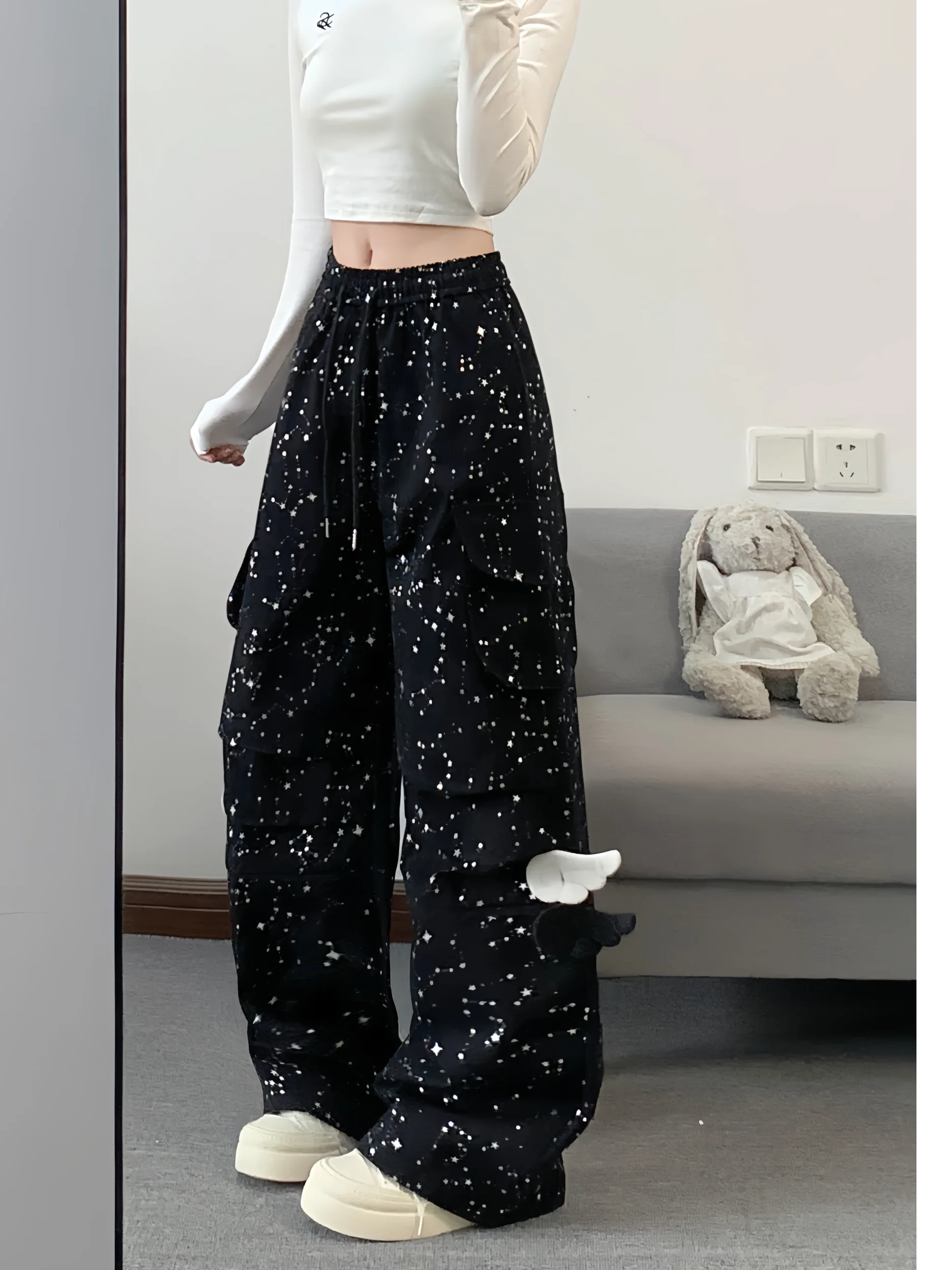 Женские повседневные брюки с высокой талией и серебряными звездами, прямые, легкие, свободные, для работы, весна-лето
Женские повседневные брюки с высокой талией и серебряными звездами, прямые, легкие, свободные, для работы, весна-лето