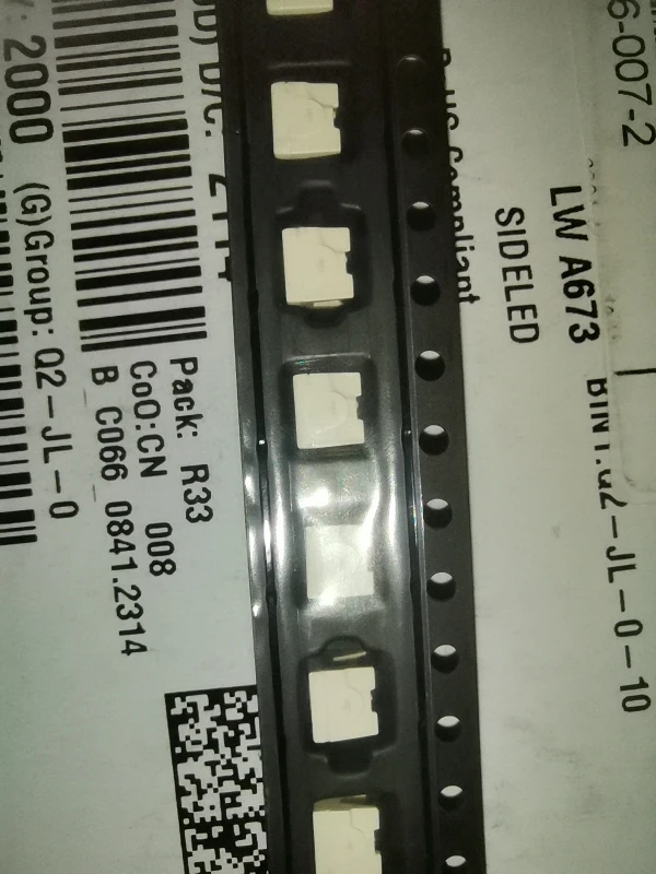 50Pcs/LWA673-Q2R2-35 4040 Side tooth head female white light, automotive LED light beads 
50Pcs/LWA673-Q2R2-35 4040 Side tooth head female white light, automotive LED light beads