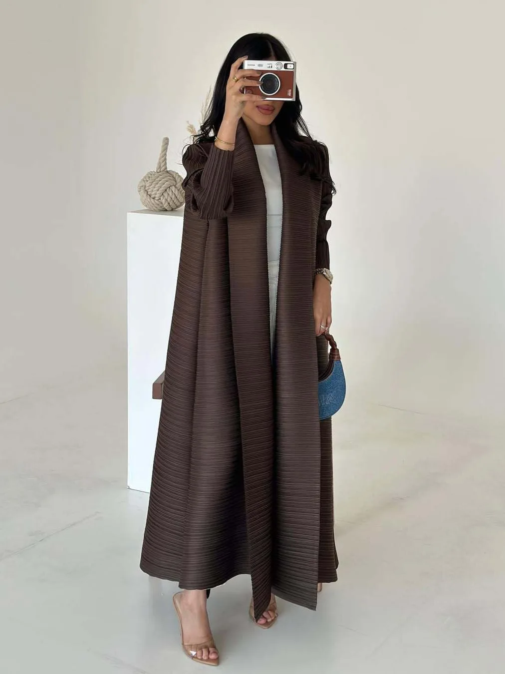 ALSEY Miyake Abaya 2025 Summer Pleated Solid Colour Women's Tie Robe Comfortable Fashion Casual Design Loose Temperament Jacket
ALSEY Miyake Abaya 2025 Summer Pleated Solid Colour Women's Tie Robe Comfortable Fashion Casual Design Loose Temperament Jacket