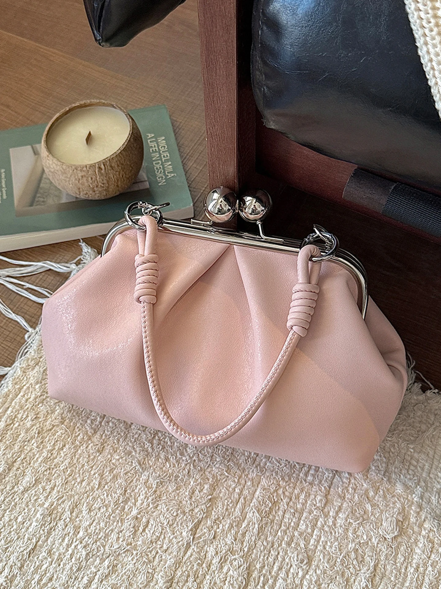 Luxury Women's Handbags New Summer Trendy Pleated Commute Single Shoulder Crossbody Bags Elegant Party Clutch Trend
Luxury Women's Handbags New Summer Trendy Pleated Commute Single Shoulder Crossbody Bags Elegant Party Clutch Trend