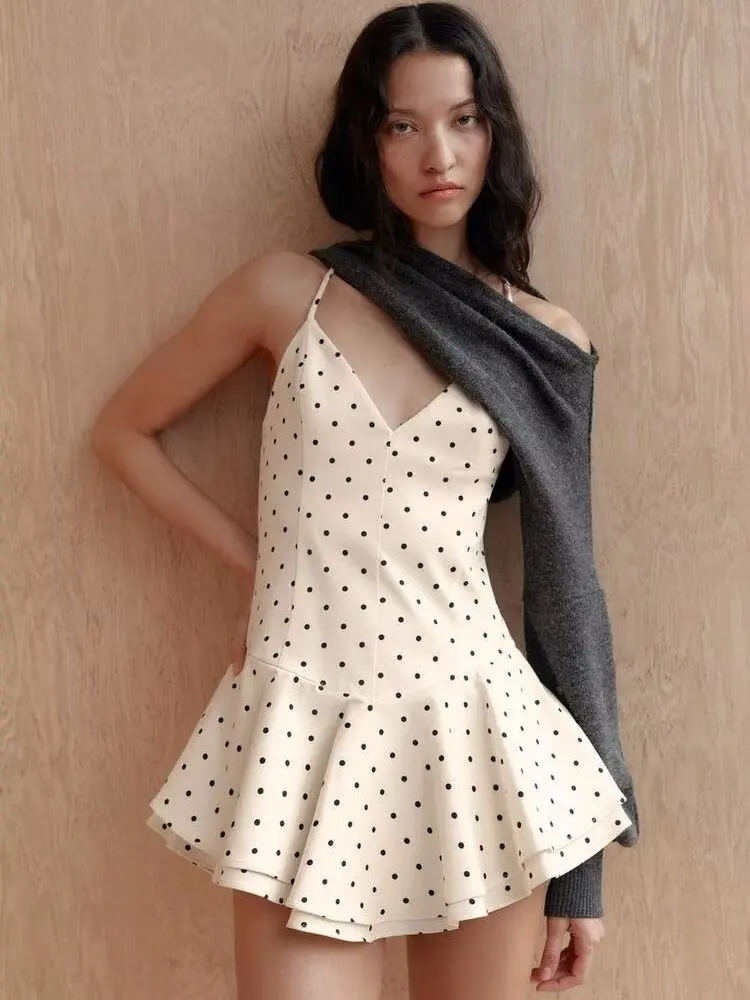 Fashionable V-Neck Jumpsuit Dress 2026 Summer New Arrival Short Pants Style Women's Clothing Ethnic Stage Costume 18-25 Years...
Fashionable V-Neck Jumpsuit Dress 2026 Summer New Arrival Short Pants Style Women's Clothing Ethnic Stage Costume 18-25 Years...