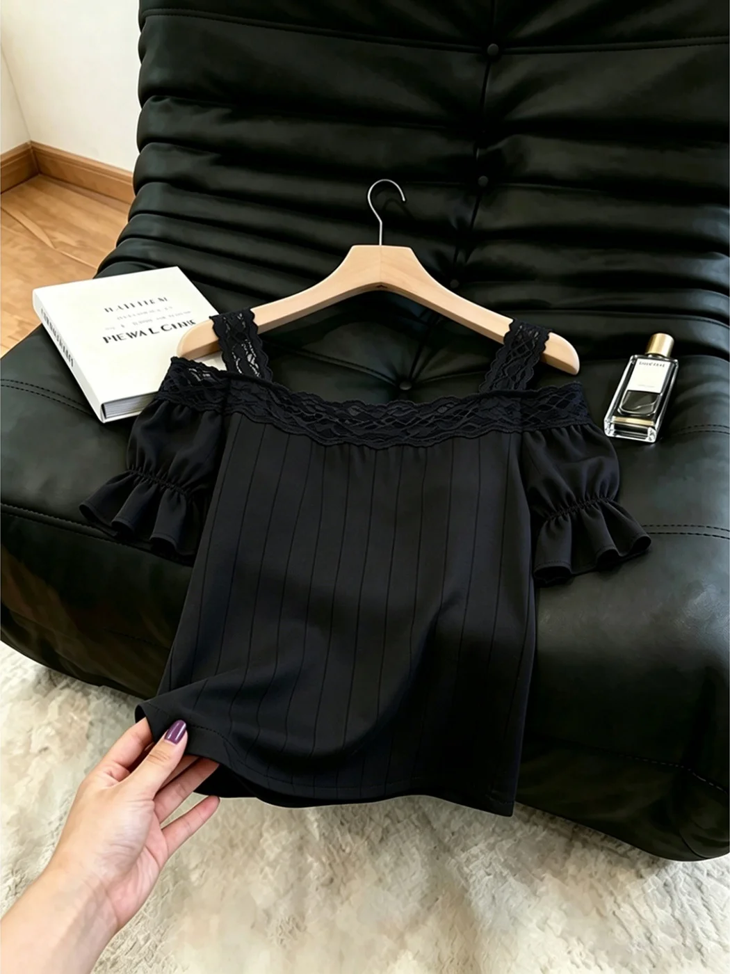 Elegant Lace Splice Slimming One-Shoulder Women's Shirt Summer 2026 New Unique Beautiful Shirt for Young Women in China
Elegant Lace Splice Slimming One-Shoulder Women's Shirt Summer 2026 New Unique Beautiful Shirt for Young Women in China