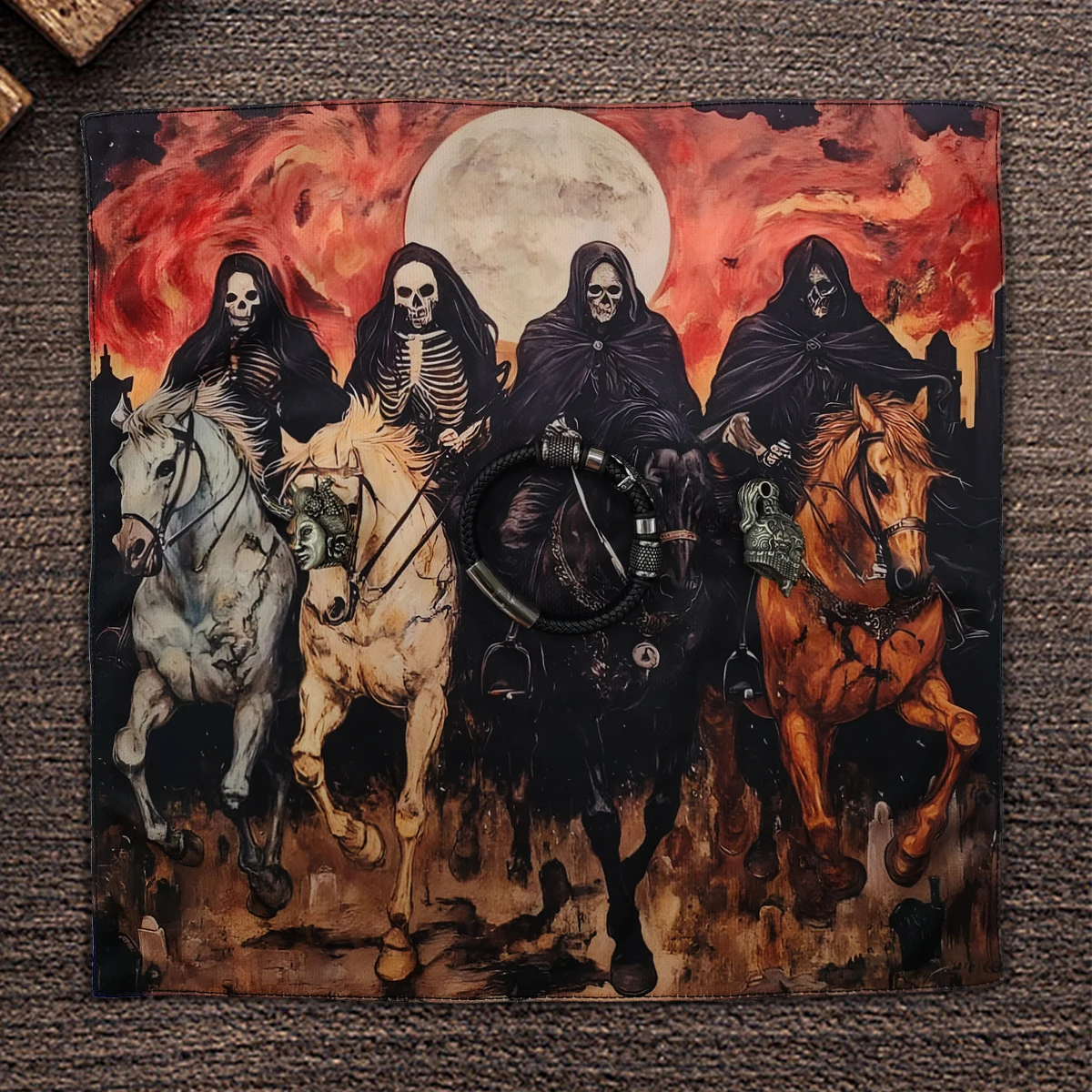 Men's Hank Handkerchiefs for Outdoors Knife Beads Decoration Square Handkerchief Skull Pattern Vintage Personality Style
Men's Hank Handkerchiefs for Outdoors Knife Beads Decoration Square Handkerchief Skull Pattern Vintage Personality Style