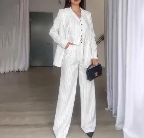 Three Piece Set Women Outfit 2025 Spring New Stripe Sleeveless Vest & High Waist Straight Leg Pants Set with Long Sleeved Jacket
Three Piece Set Women Outfit 2025 Spring New Stripe Sleeveless Vest & High Waist Straight Leg Pants Set with Long Sleeved Jacket
