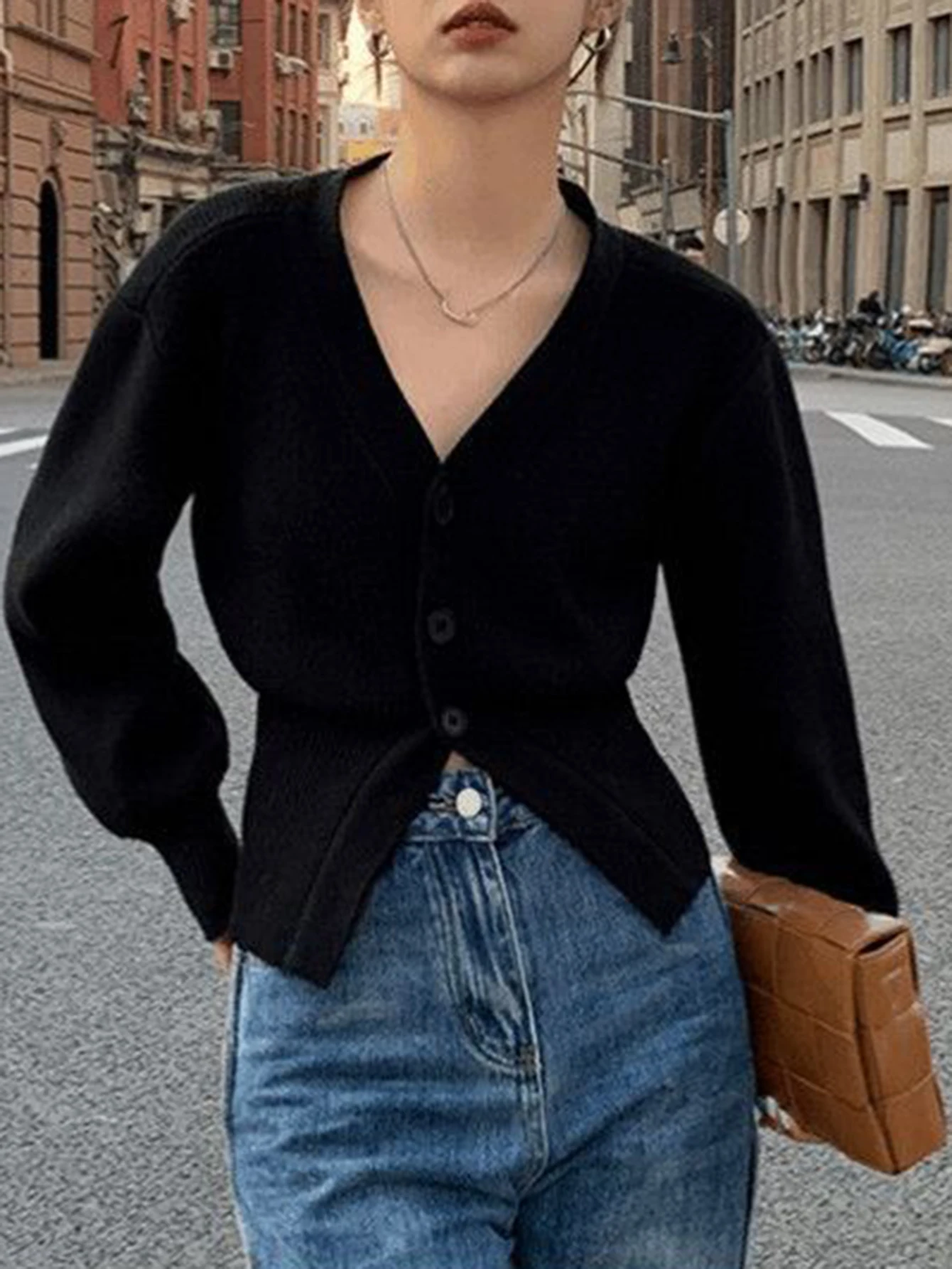Женский кардиган на осень-зиму, повседневная мода, однотонный, однобортный Женский V-образный вырез с длинным рукавом
Женский кардиган на осень-зиму, повседневная мода, однотонный, однобортный Женский V-образный вырез с длинным рукавом