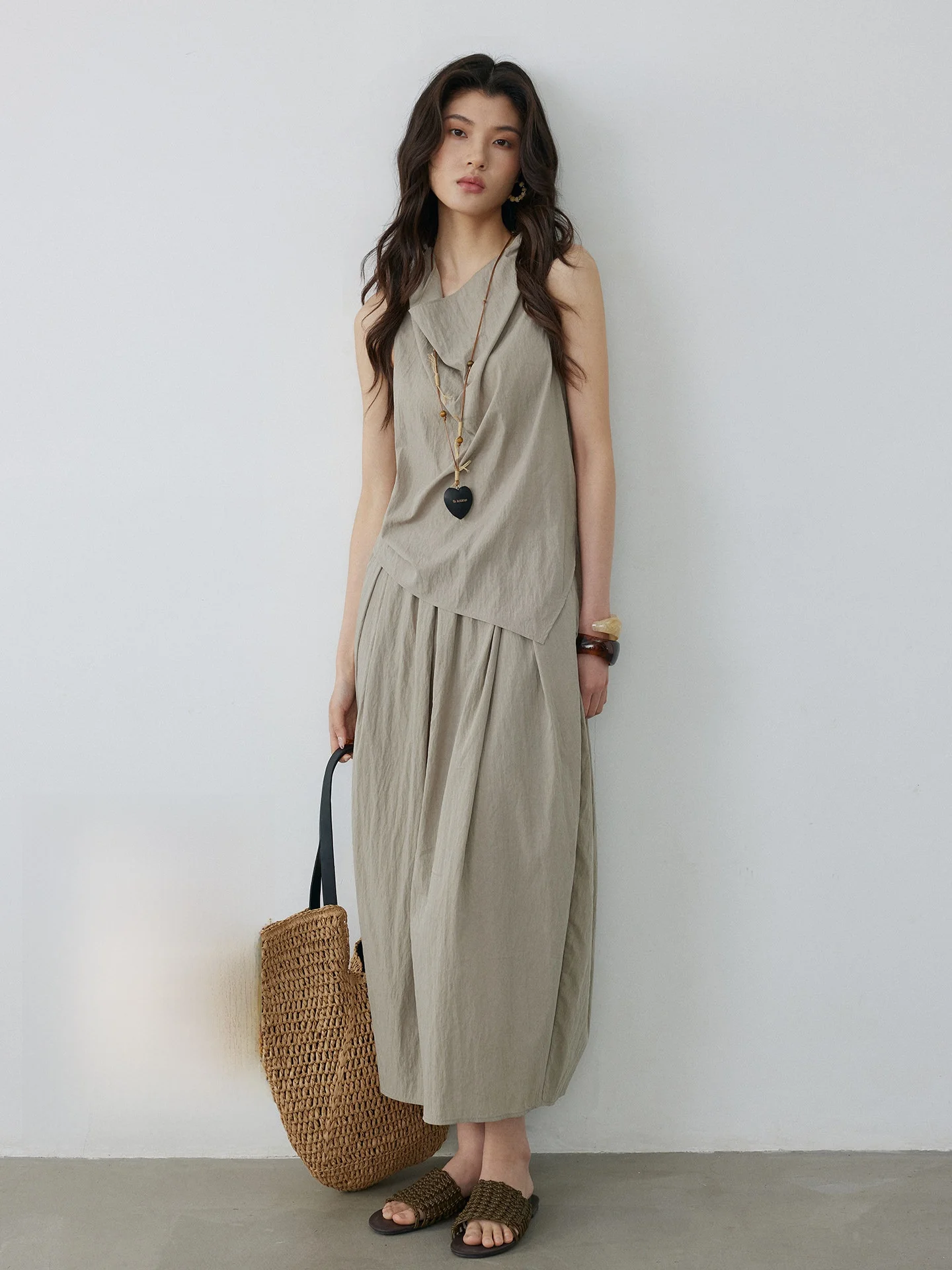 KEARA Summer Women's Loose Fit Sleeveless Top And High Waist Skirt Set Asymmetrical Design Casual Fashion Ensemble
KEARA Summer Women's Loose Fit Sleeveless Top And High Waist Skirt Set Asymmetrical Design Casual Fashion Ensemble