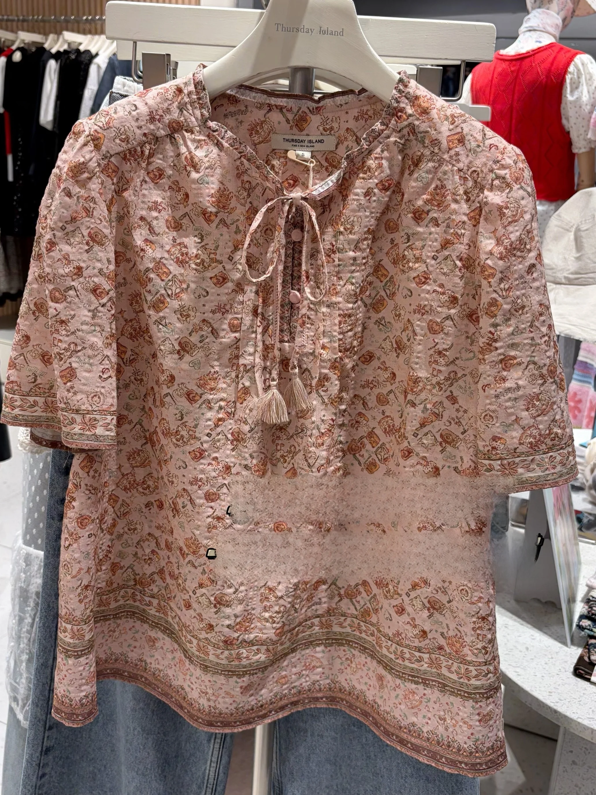 Floral Print Short Sleeve Shirt Women's Summer Fashion Thin Style Korean Version Loose Fit Breathable V-Neck Casual Top
Floral Print Short Sleeve Shirt Women's Summer Fashion Thin Style Korean Version Loose Fit Breathable V-Neck Casual Top