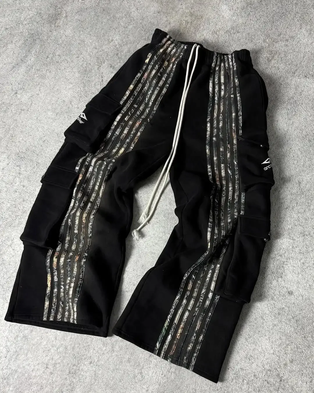 American Street Multiple Pockets Cargo Pants Y2K Popular Clothing Fashion Side Stripe Trousers New Jogger Drawstring Sweatpants
American Street Multiple Pockets Cargo Pants Y2K Popular Clothing Fashion Side Stripe Trousers New Jogger Drawstring Sweatpants