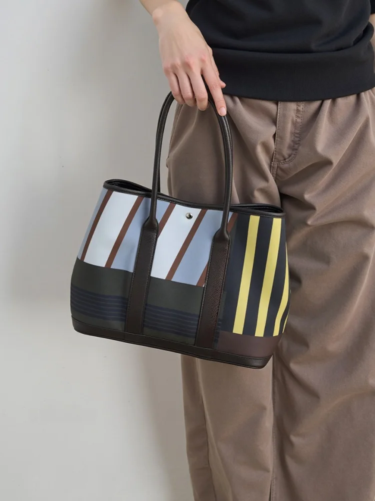 Double R Large Capaci Striped Garden Tot Tote Bag Women's New 2025 Underarm Handbag Canvas Leather Briti Sle op B...
Double R Large Capaci Striped Garden Tot Tote Bag Women's New 2025 Underarm Handbag Canvas Leather Briti Sle op B...