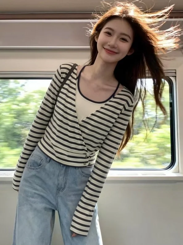 Early Spring Fashionable Striped Knitted Two-Piece Set Beautiful Sleeveless Top And Cover up for Women Breathable Casual Wear
Early Spring Fashionable Striped Knitted Two-Piece Set Beautiful Sleeveless Top And Cover up for Women Breathable Casual Wear