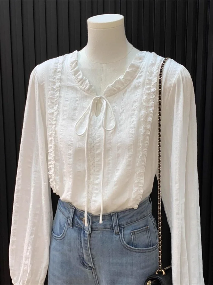 Korean style long-sleeved shirt, elegant white top, women's clothing, French V-neck bow tie shirt.
Korean style long-sleeved shirt, elegant white top, women's clothing, French V-neck bow tie shirt.