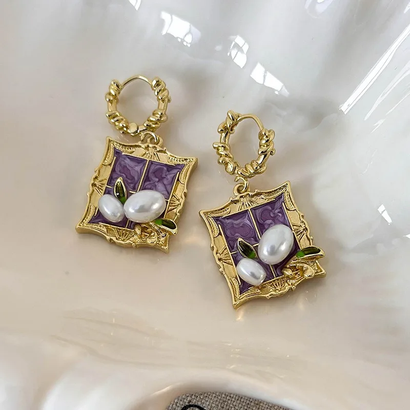 Minar Retro Purple Color Enamel Square Geometric Medallion Imitation Pearl Hoop Earrings for Women Gold Plated Metal Oorbellen
Minar Retro Purple Color Enamel Square Geometric Medallion Imitation Pearl Hoop Earrings for Women Gold Plated Metal Oorbellen