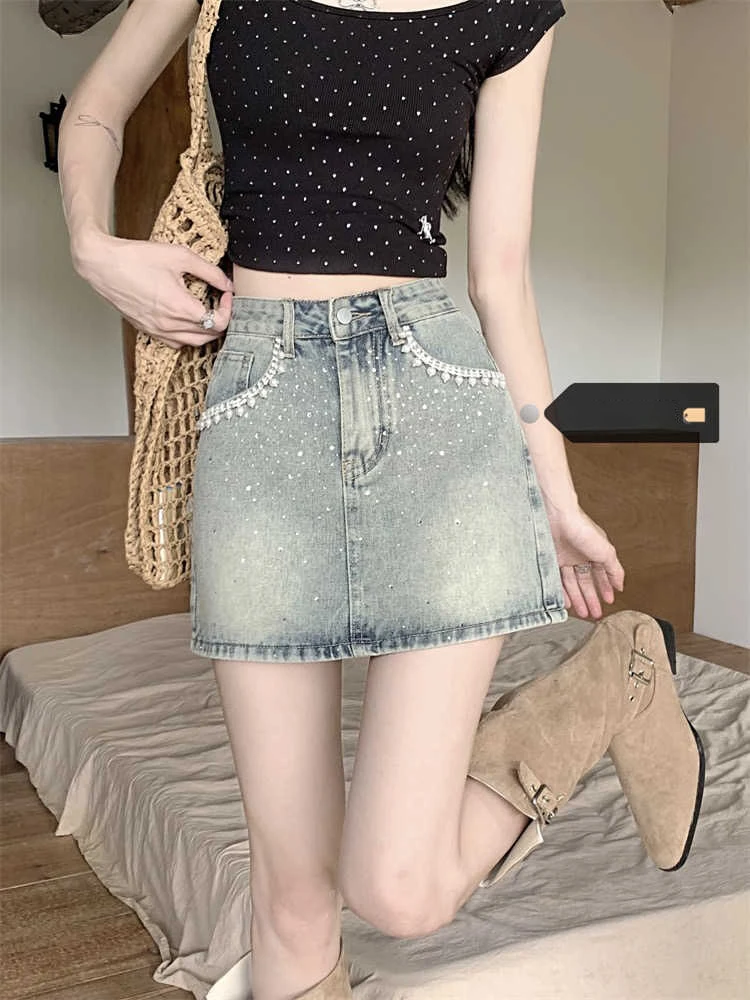 Oversized Rhinestone Denim Short Slirt Women Summer New High Waist Beading Slim Wrap Hip Skirts Fashion Niche A-line Hot Skirt
Oversized Rhinestone Denim Short Slirt Women Summer New High Waist Beading Slim Wrap Hip Skirts Fashion Niche A-line Hot Skirt