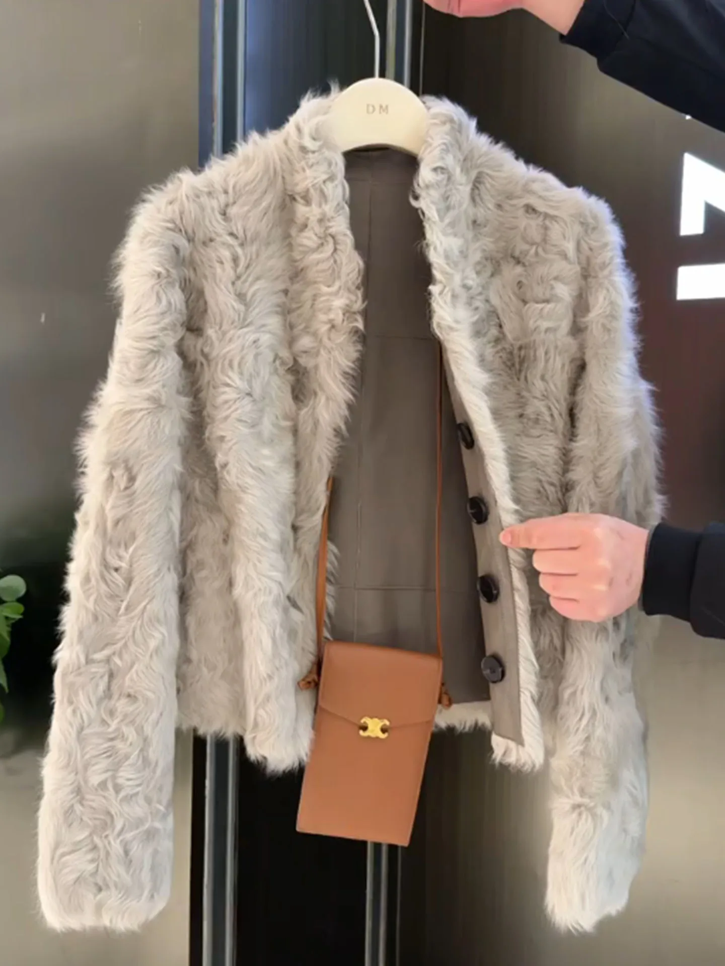 Уникальная, очень привлекательная женская зимняя куртка из искусственного меха, новинка 2025 года, высококачественная повседневная верхняя одежда с подкладкой, светлый оттенок
Уникальная, очень привлекательная женская зимняя куртка из искусственного меха, новинка 2025 года, высококачественная повседневная верхняя одежда с подкладкой, светлый оттенок