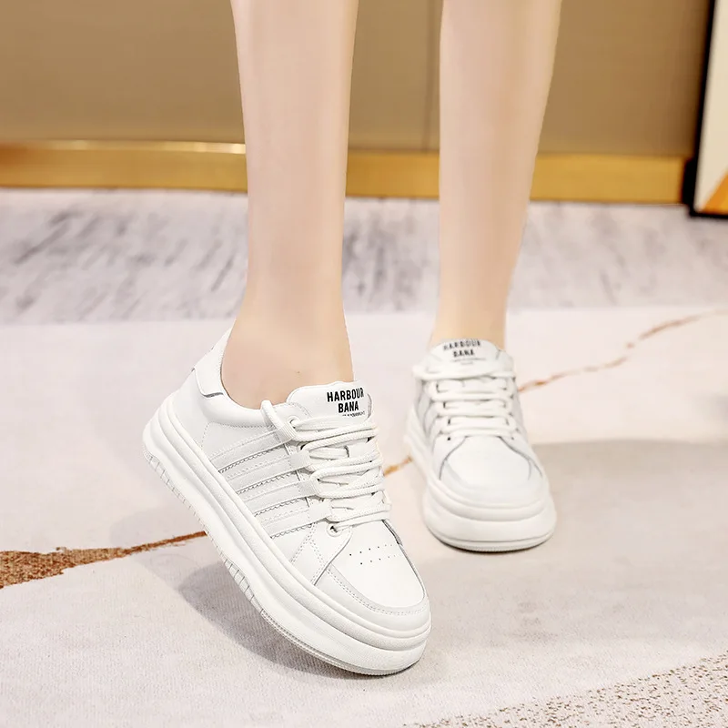 Large Size Women's Shoes 41-43 New Korean Version Platform Casual Internet Celebrity White Sneakers Lace Up Ins Fashion
Large Size Women's Shoes 41-43 New Korean Version Platform Casual Internet Celebrity White Sneakers Lace Up Ins Fashion