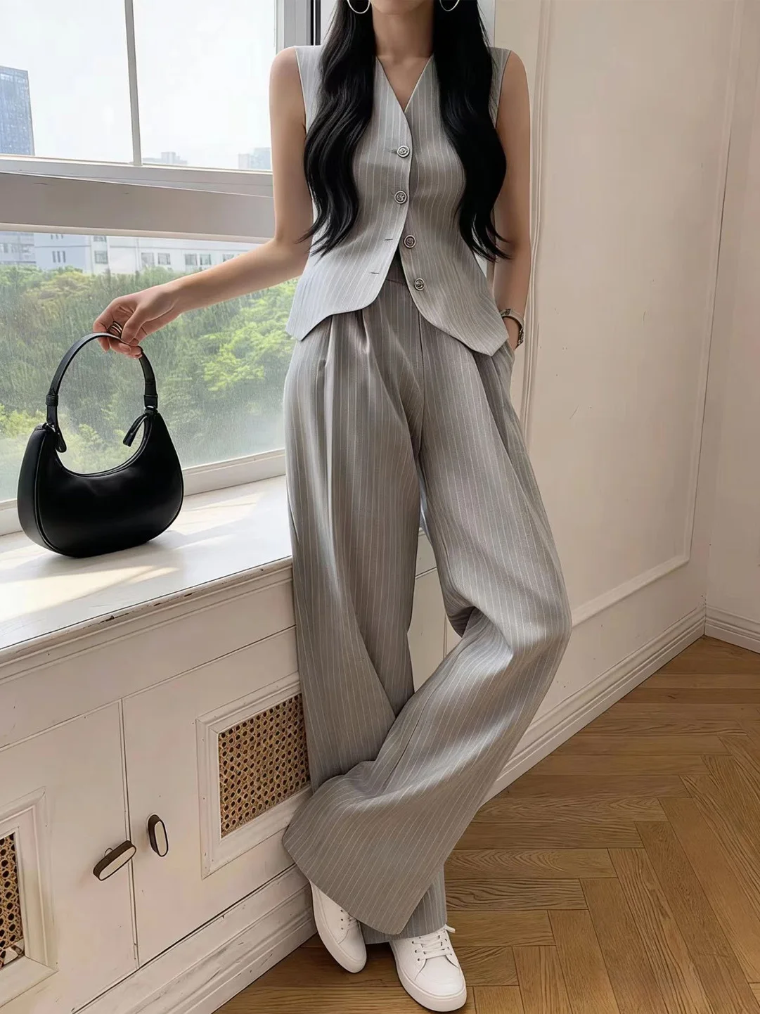 Fashionable Sleeveless Suit Vest Women's High Waist Wide Leg Pants Set Summer New Arrival Elegant Outfit V-Neck Button Style
Fashionable Sleeveless Suit Vest Women's High Waist Wide Leg Pants Set Summer New Arrival Elegant Outfit V-Neck Button Style