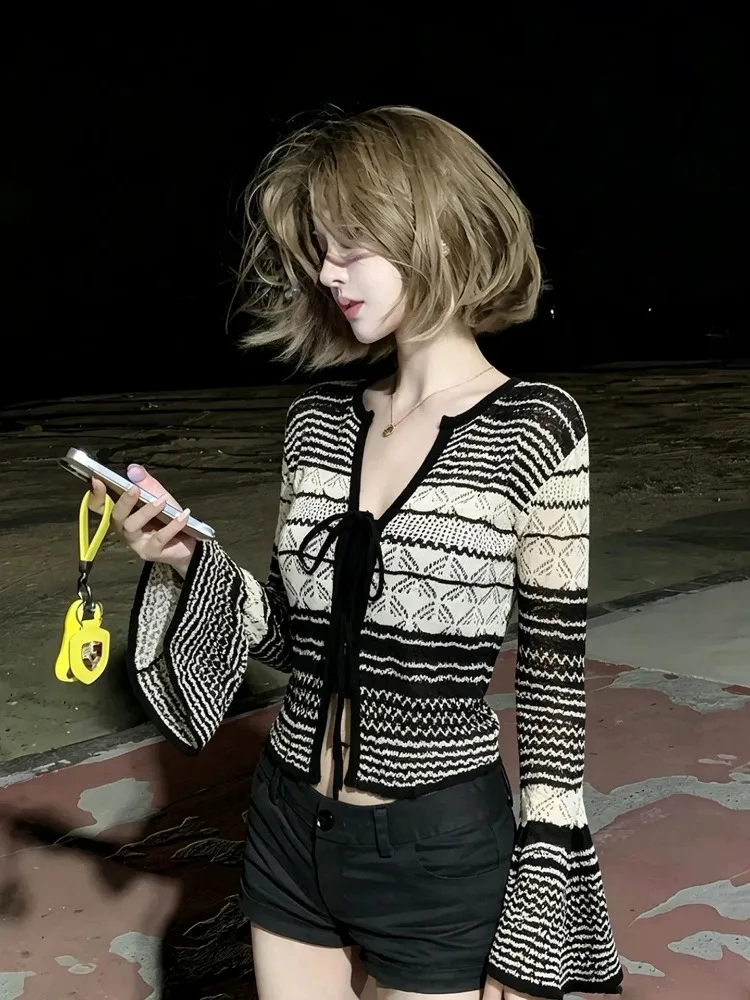 Y2k Streetwear Hollow Out Flared Long Sleeves Knit Cardigan Spring Fall Design Black White Stripes Lace-up Womens Outerwear Tops
Y2k Streetwear Hollow Out Flared Long Sleeves Knit Cardigan Spring Fall Design Black White Stripes Lace-up Womens Outerwear Tops