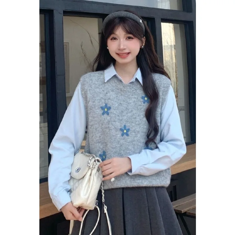 Вязаный жилет с вышитым цветком для женщин, осень 2023, новый стиль, многослойная рубашка с длинными рукавами, топ, костюм из двух предметов
Вязаный жилет с вышитым цветком для женщин, осень 2023, новый стиль, многослойная рубашка с длинными рукавами, топ, костюм из двух предметов