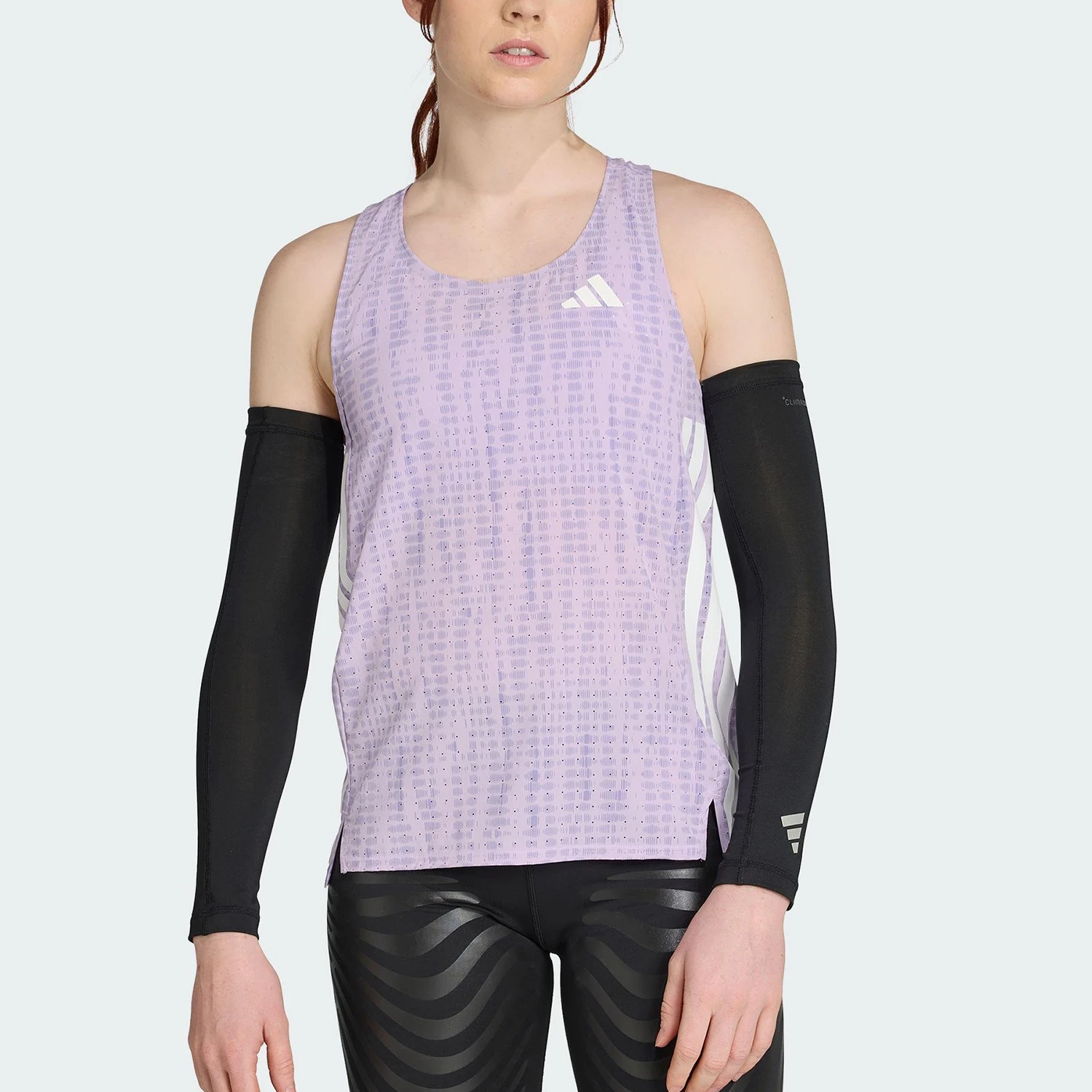 Женская летняя спортивная футболка-жилет с боковыми разрезами Adidas Originals JV7157
Женская летняя спортивная футболка-жилет с боковыми разрезами Adidas Originals JV7157