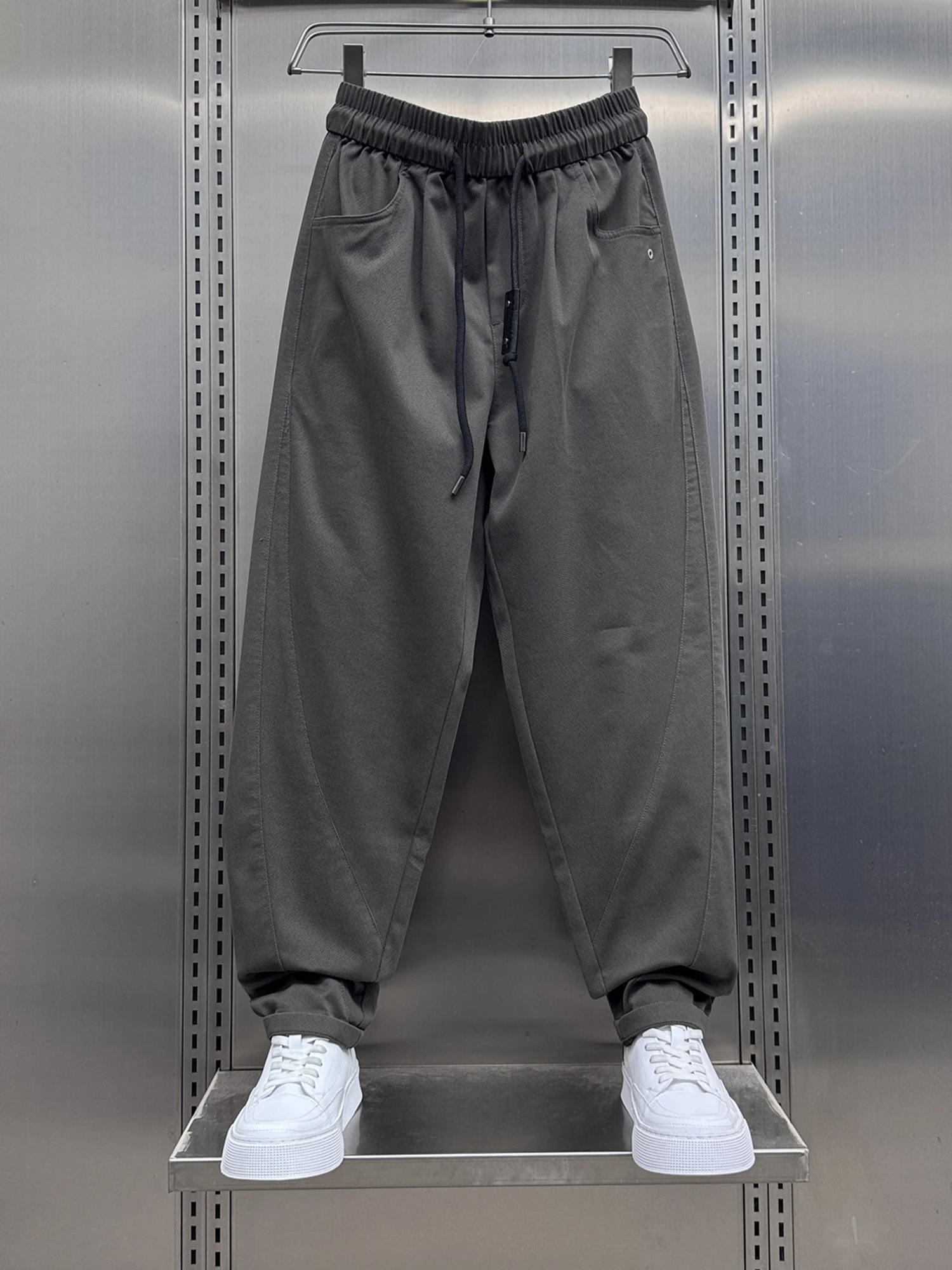 Harajuku Sle Men's Casual Sweatpants Autumn New Arrival Versatile Loose Fit Sports Pants Harlan Knife Pants Trendy Straight...
Harajuku Sle Men's Casual Sweatpants Autumn New Arrival Versatile Loose Fit Sports Pants Harlan Knife Pants Trendy Straight...